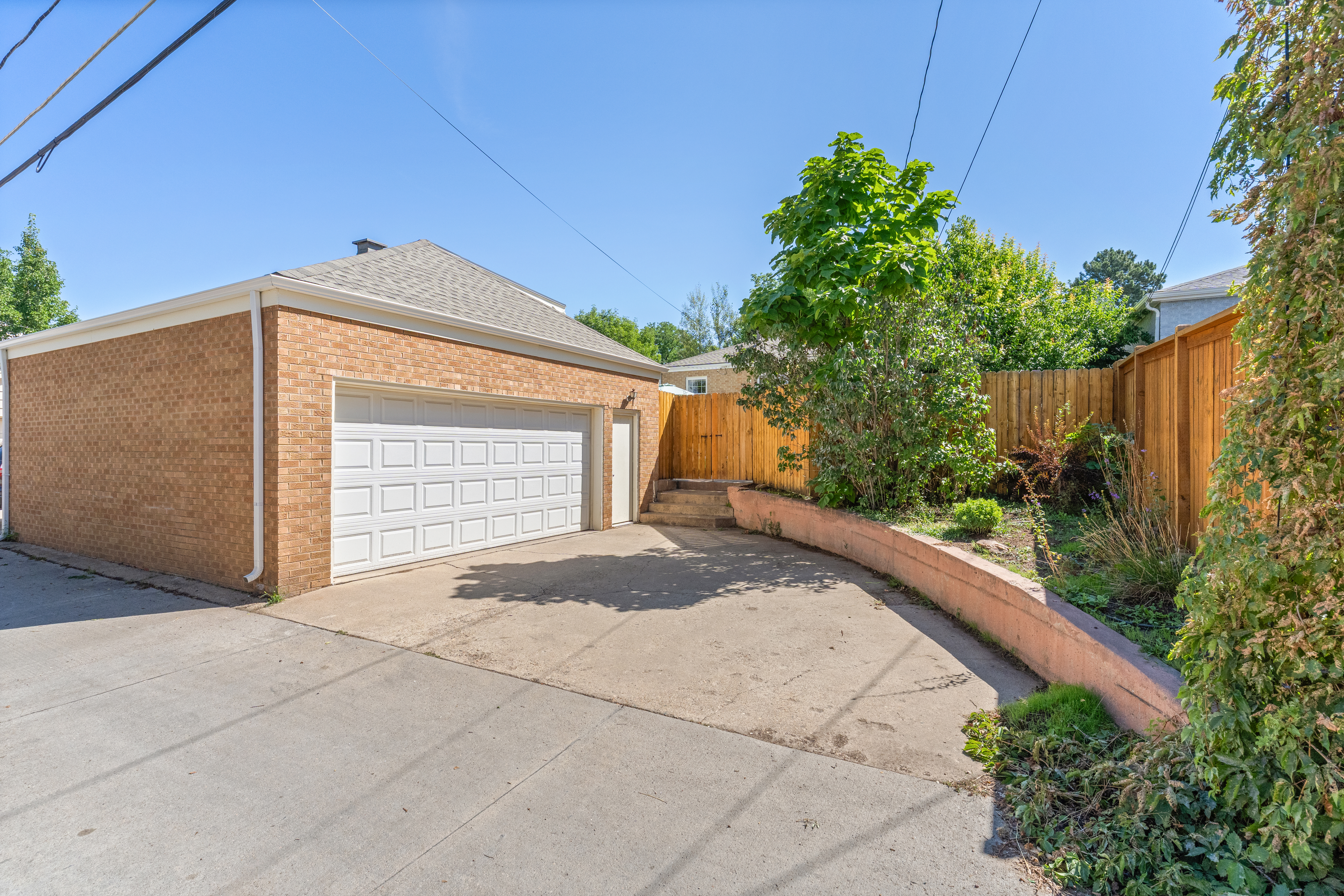  Classic Belcaro Charm Meets Modern, Updated 4-Bedroom, 2-Bath Brick Ranch - 物件實景