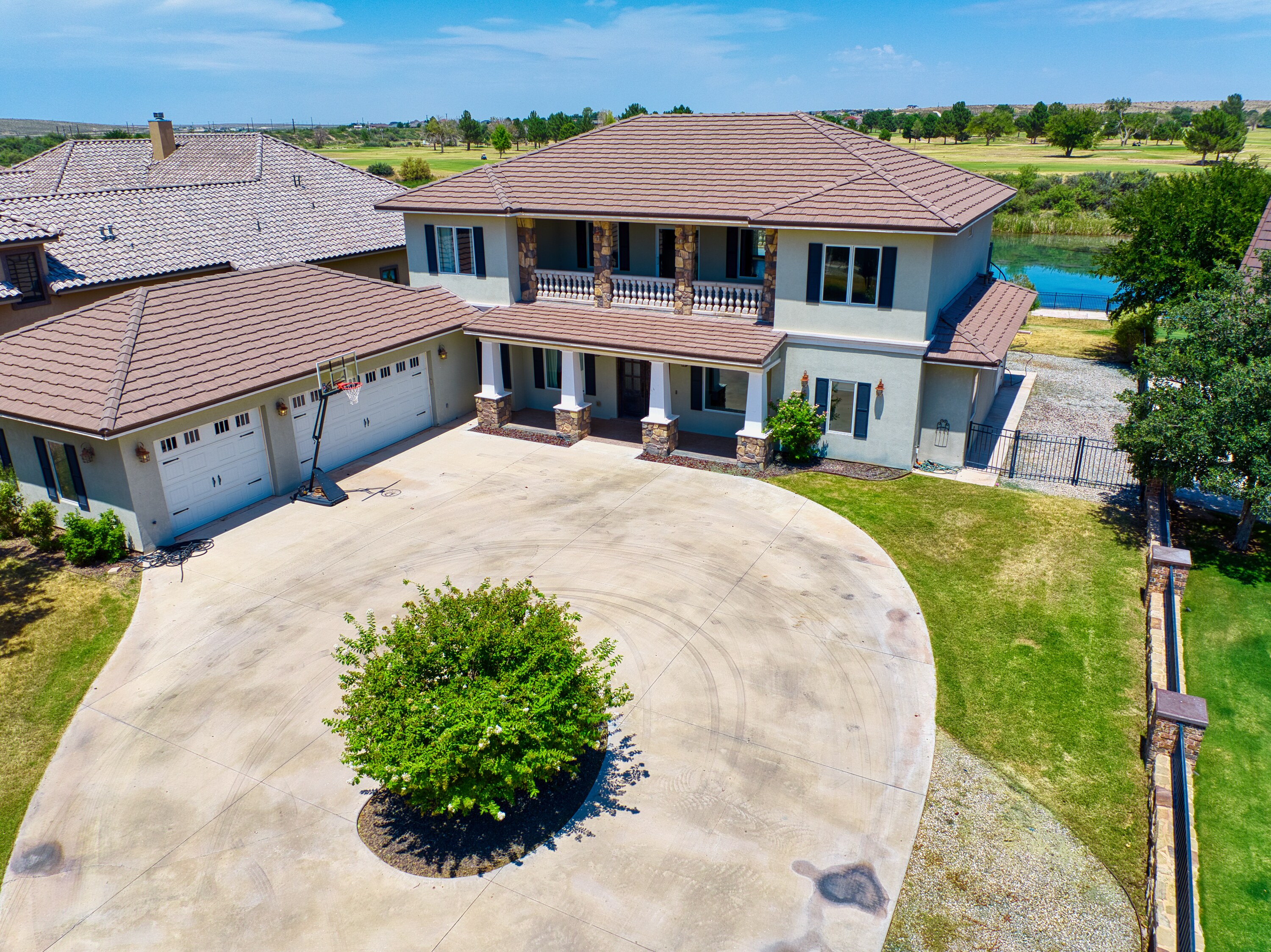 Carlsbad, New Mexico, 88220, United States, 5 Bedrooms Bedrooms, ,4 BathroomsBathrooms,Residential,For Sale,1974334