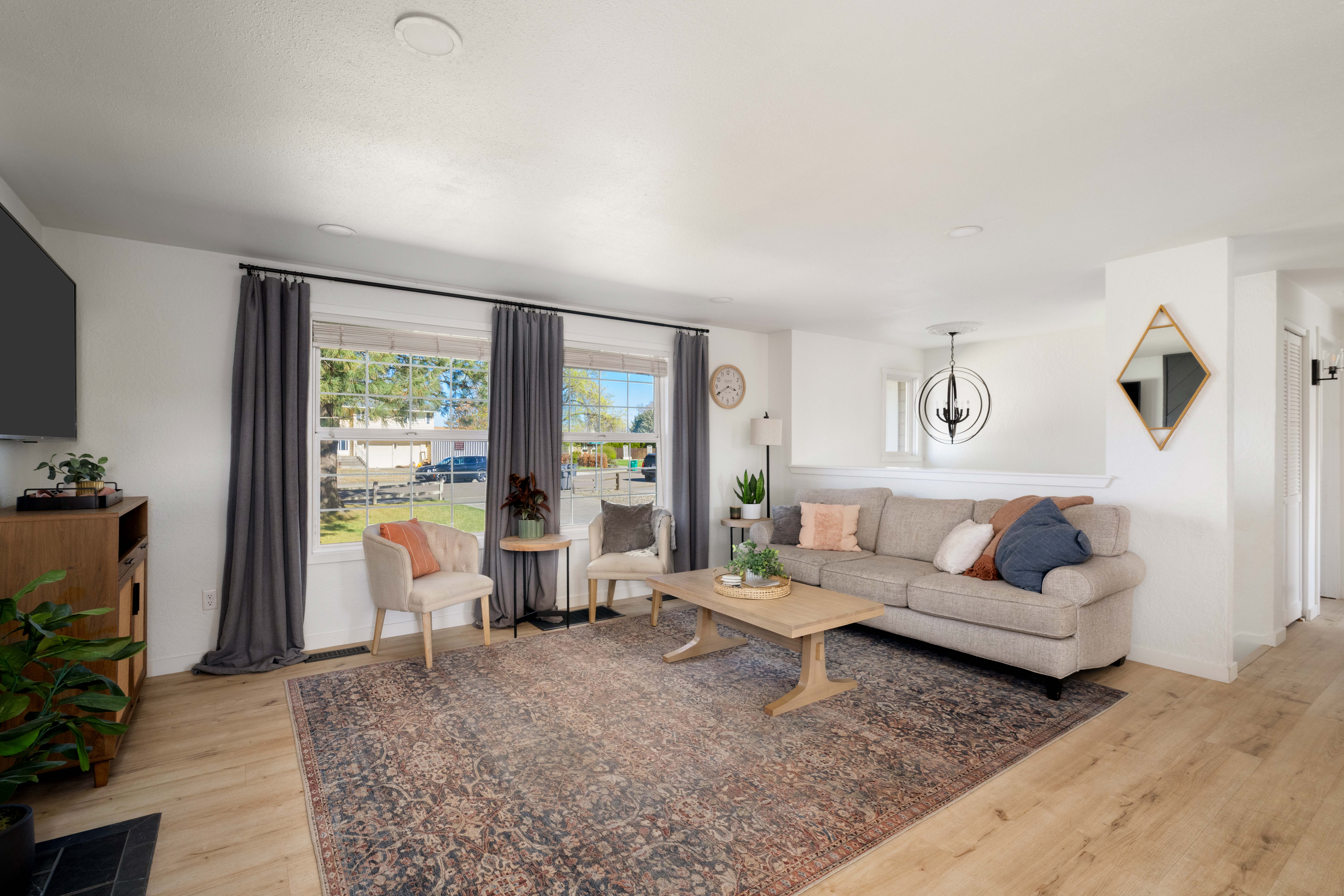  Updated, Move-In Ready, No HOA - 物件實景