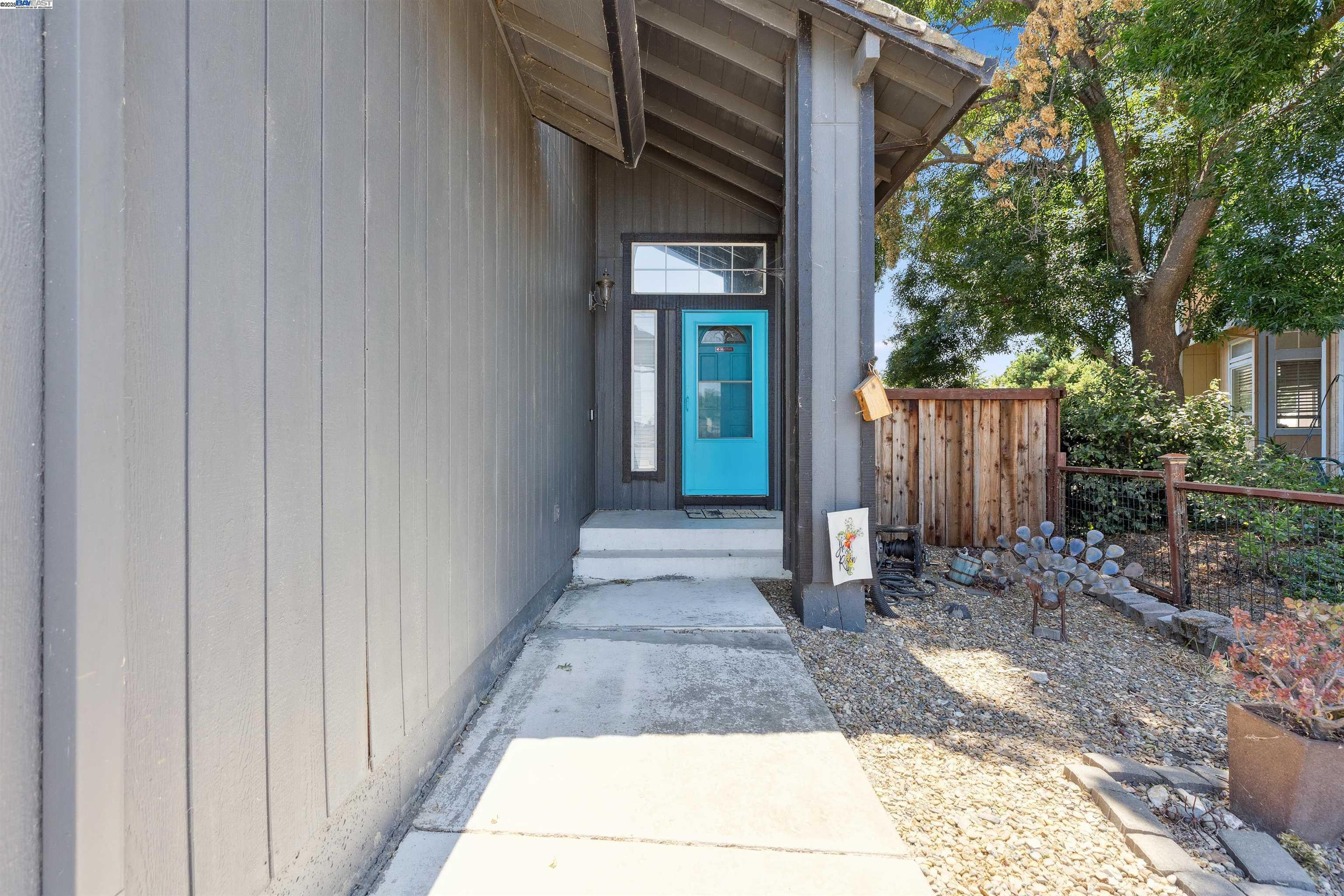 Vacaville, California, 95687, United States, 3 Bedrooms Bedrooms, ,3 BathroomsBathrooms,Residential,For Sale,1975842