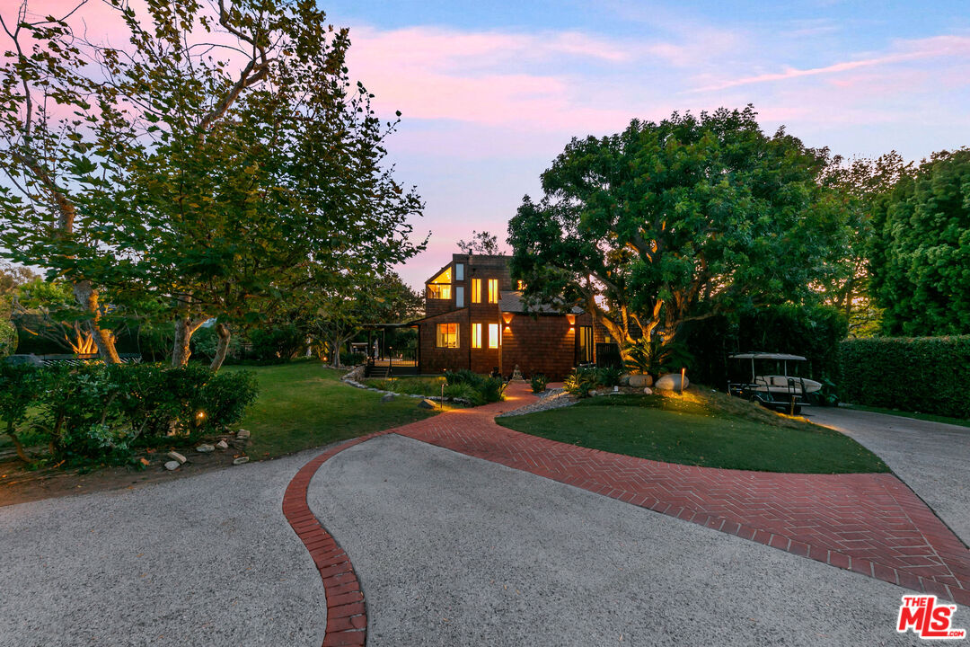 Malibu, California, 90265, United States, 3 Bedrooms Bedrooms, ,3 BathroomsBathrooms,Residential,For Sale,1949478