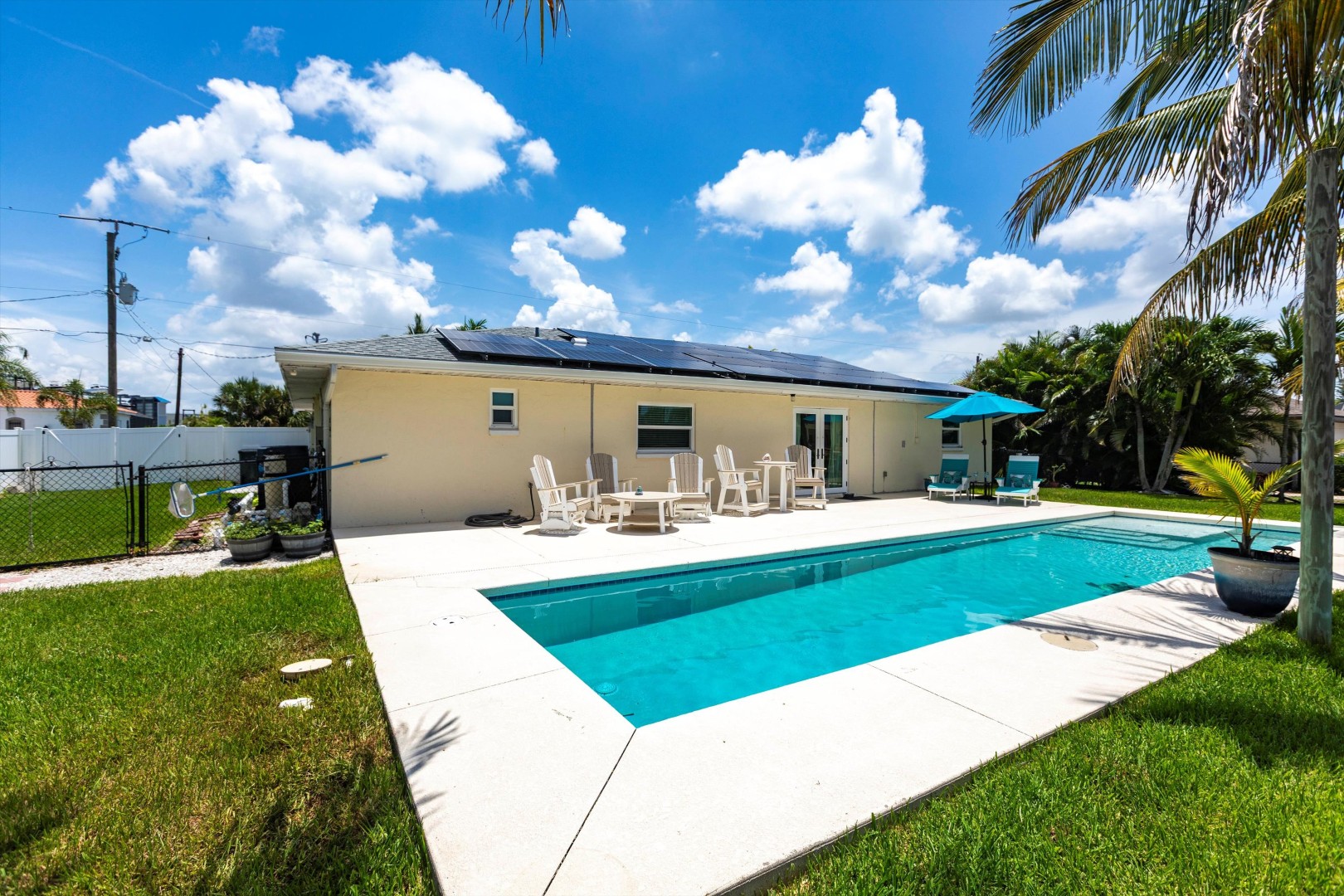 Fort Myers, Florida, 33919, United States, 3 Bedrooms Bedrooms, ,2 BathroomsBathrooms,Residential,For Sale,1935078