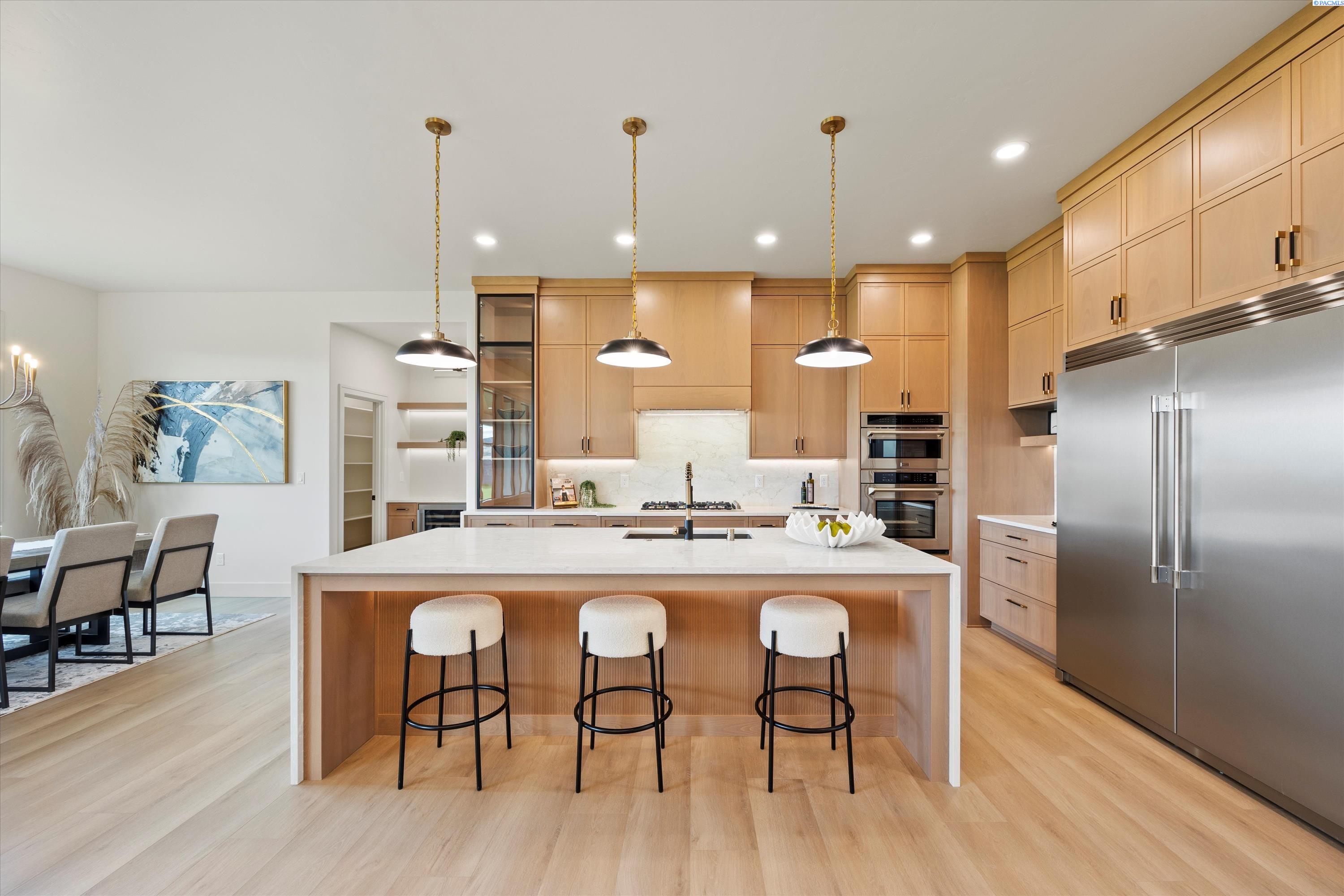 Kennewick, Washington, 99338, United States, 4 Bedrooms Bedrooms, ,4 BathroomsBathrooms,Residential,For Sale,1993366