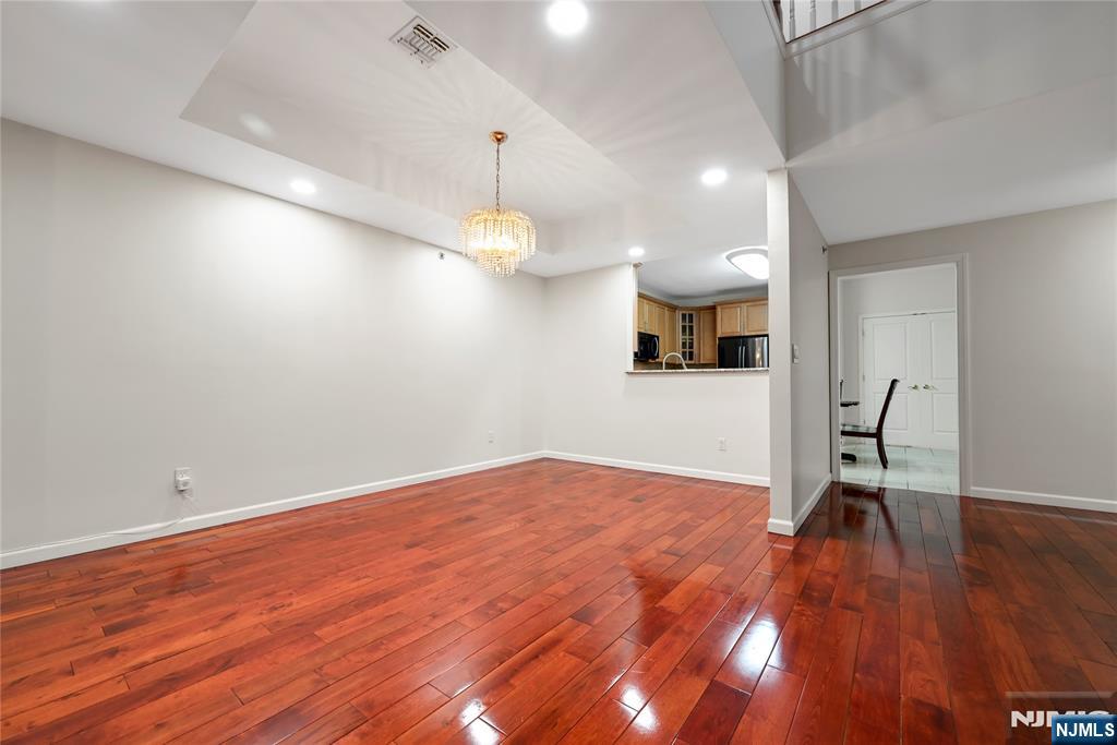 Rochelle Park, New Jersey, 07662, United States, 2 Bedrooms Bedrooms, ,3 BathroomsBathrooms,Residential,For Sale,1906079