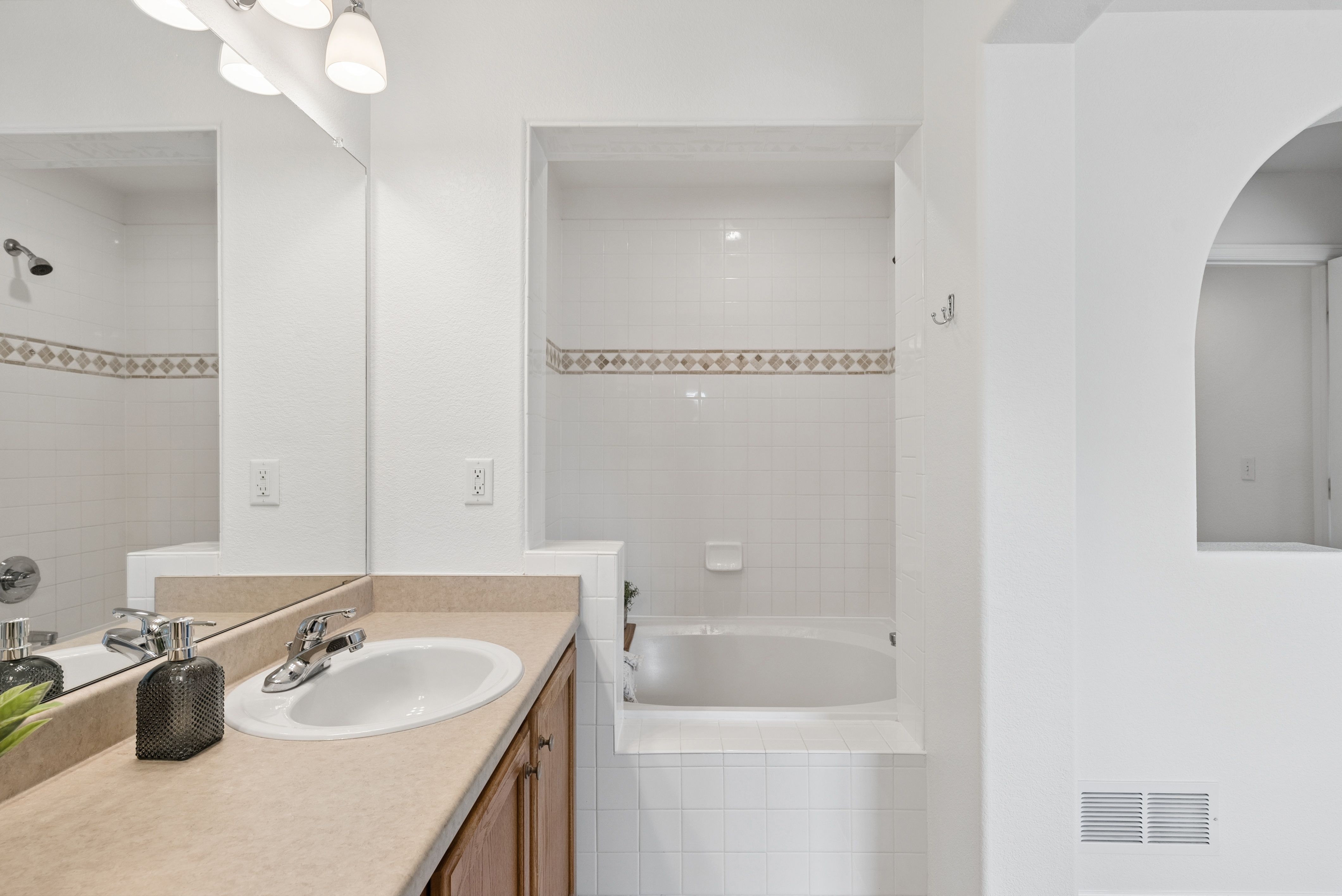  Welcome to this well maintained home in the coveted community of The Hearth - 物件實景