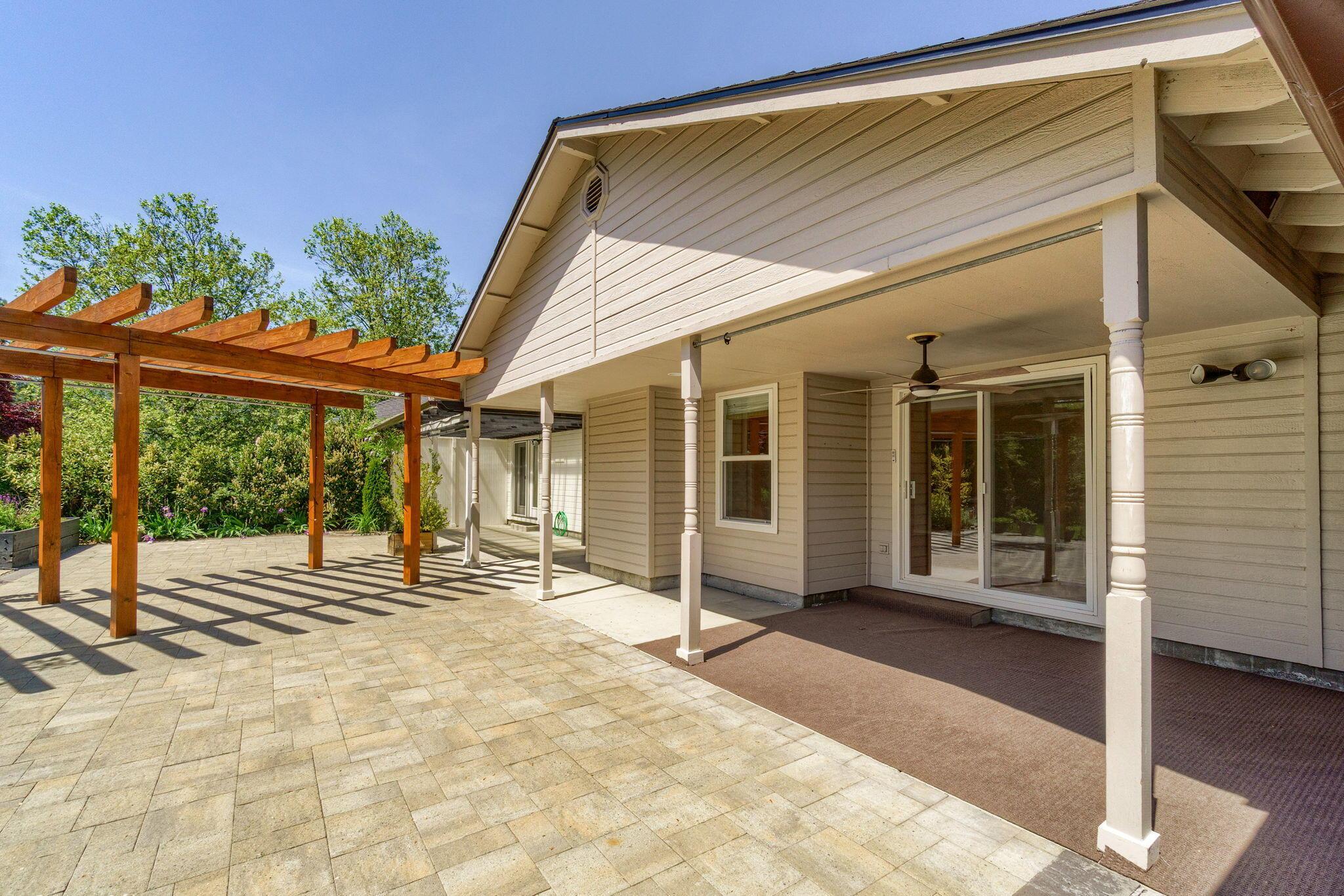 Central Point, Oregon, 97502, United States, 3 Bedrooms Bedrooms, ,2 BathroomsBathrooms,Residential,For Sale,1793291