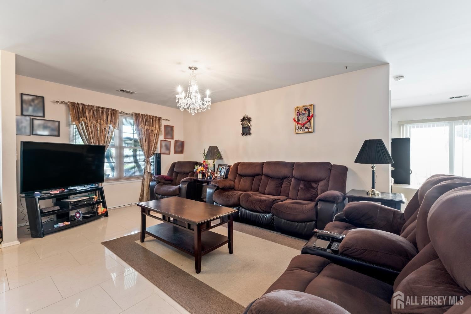 Edison, New Jersey, 08820, United States, 4 Bedrooms Bedrooms, ,2 BathroomsBathrooms,Residential,For Sale,1921725