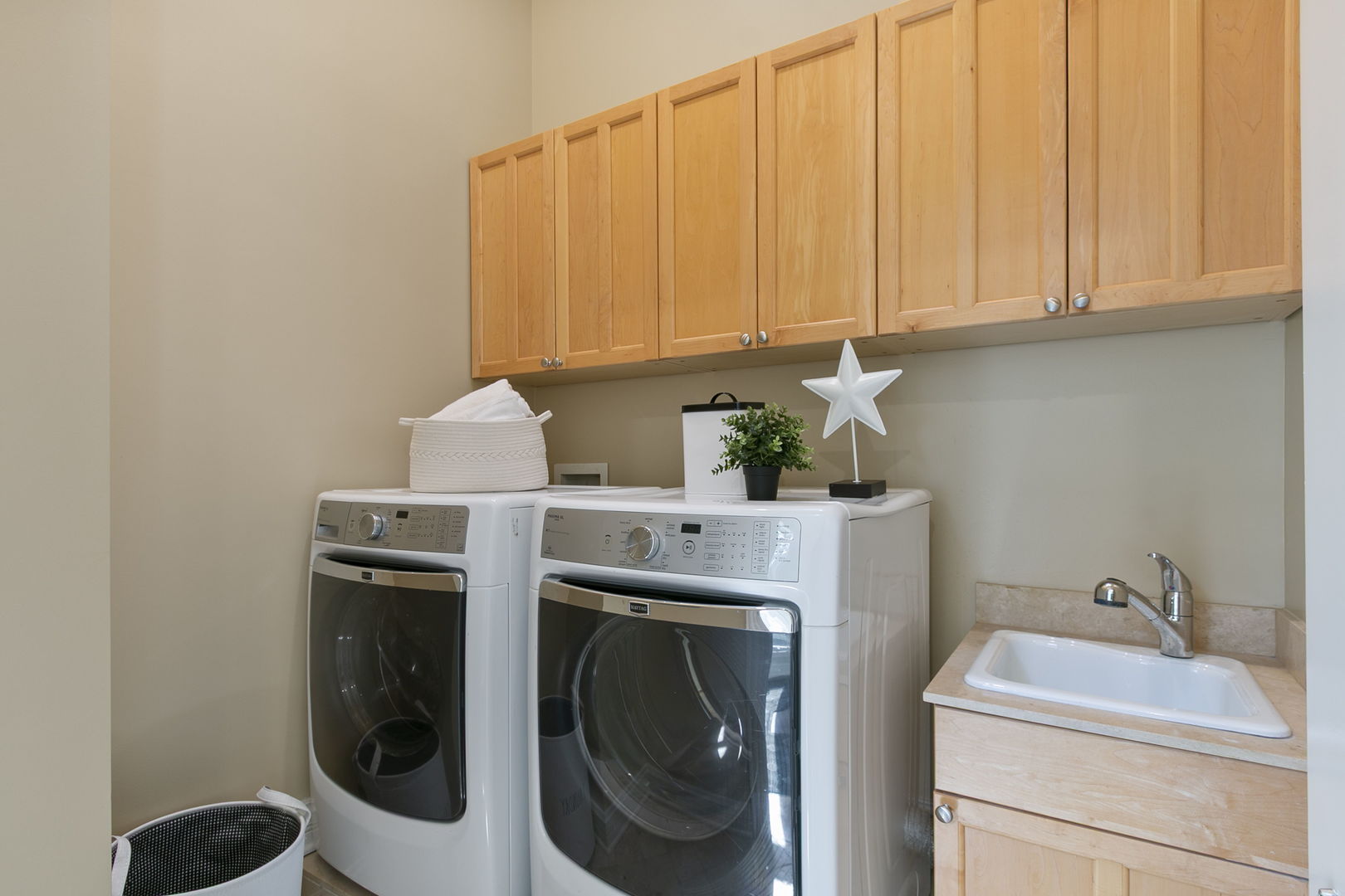 Winnetka, Illinois, 60093, United States, 6 Bedrooms Bedrooms, ,8 BathroomsBathrooms,Residential,For Sale,1991564