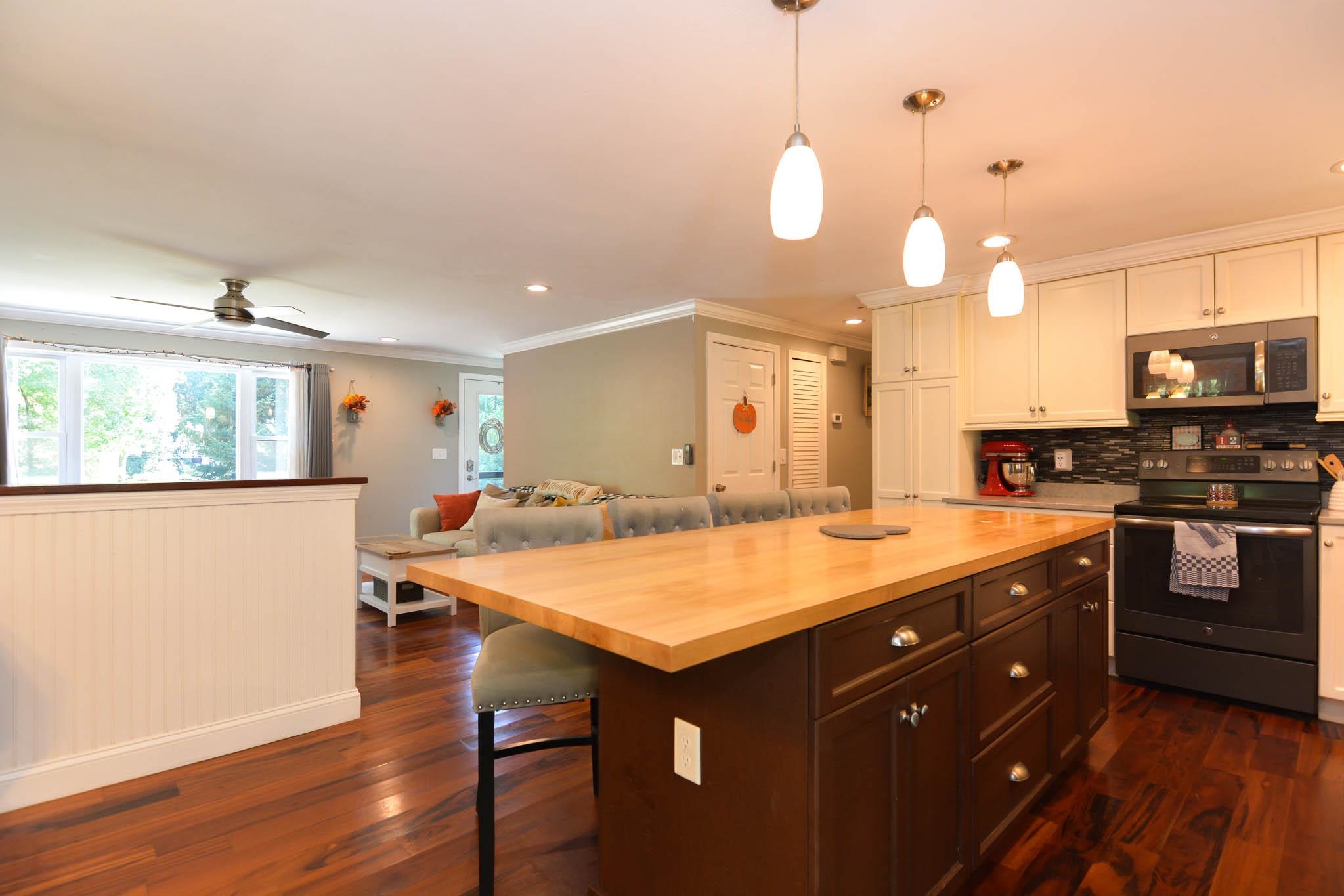 Litchfield, New Hampshire, 03054, United States, 3 Bedrooms Bedrooms, ,1 BathroomBathrooms,Residential,For Sale,1948760