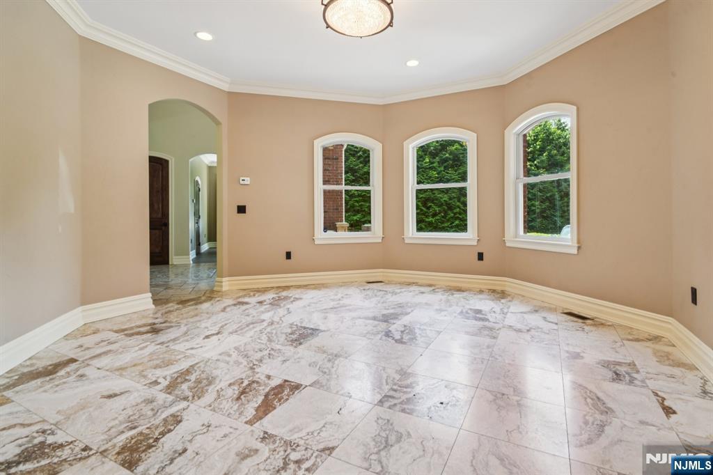 Oakland, New Jersey, 07436, United States, 5 Bedrooms Bedrooms, ,5 BathroomsBathrooms,Residential,For Sale,1907323
