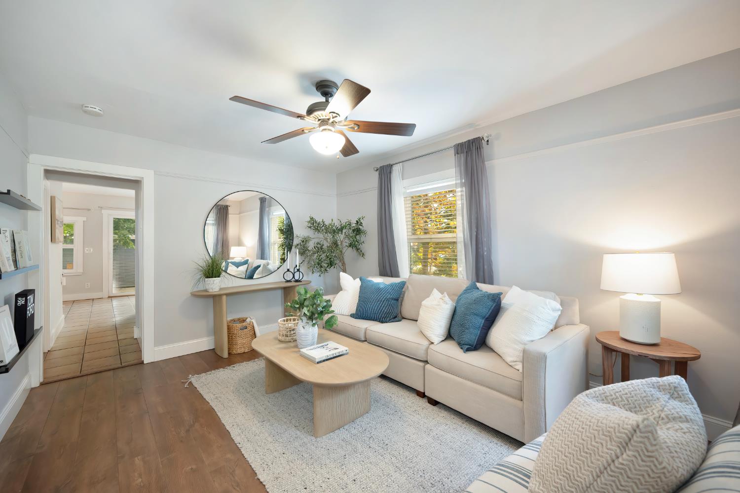 Sacramento, California, 95817, United States, 2 Bedrooms Bedrooms, ,1 BathroomBathrooms,Residential,For Sale,1991606