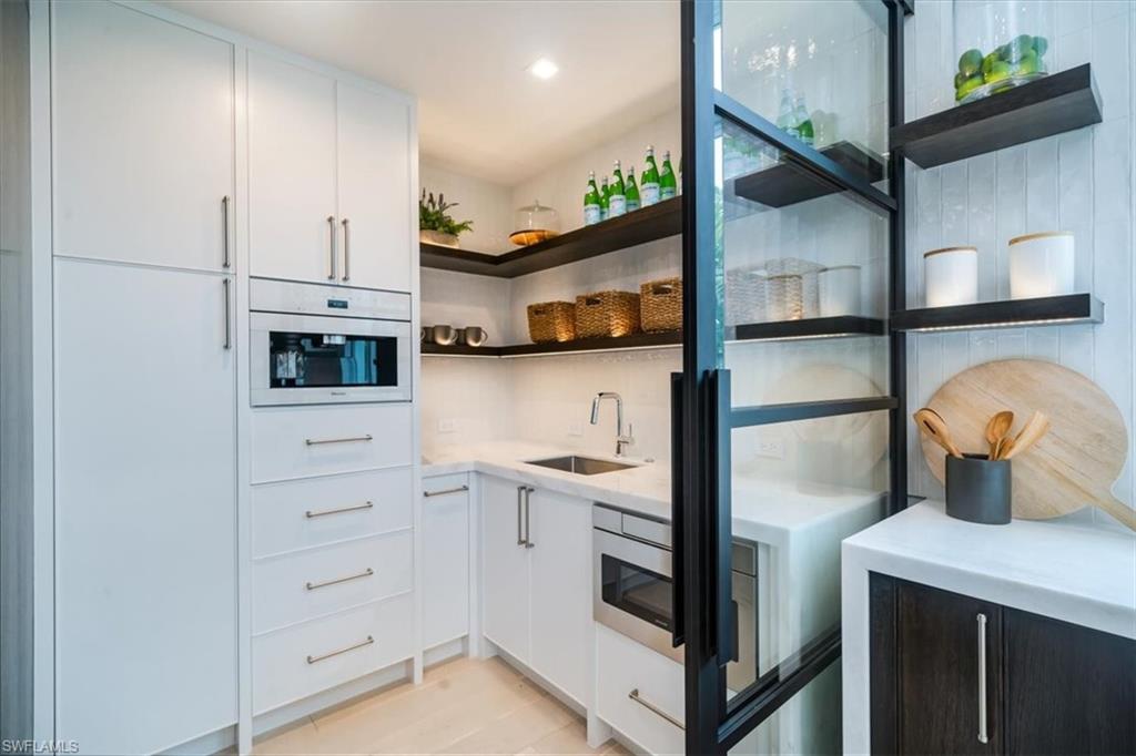 Naples, Florida, 34102, United States, 4 Bedrooms Bedrooms, ,6 BathroomsBathrooms,Residential,For Sale,1908699