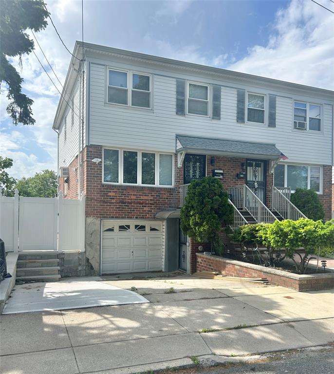 Whitestone, New York, 11357, United States, 3 Bedrooms Bedrooms, ,2 BathroomsBathrooms,Residential,For Sale,1823607