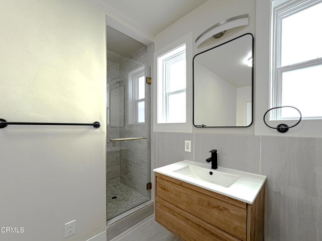 Los Angeles, California, 90036, United States, ,Residential,For Sale,1730001