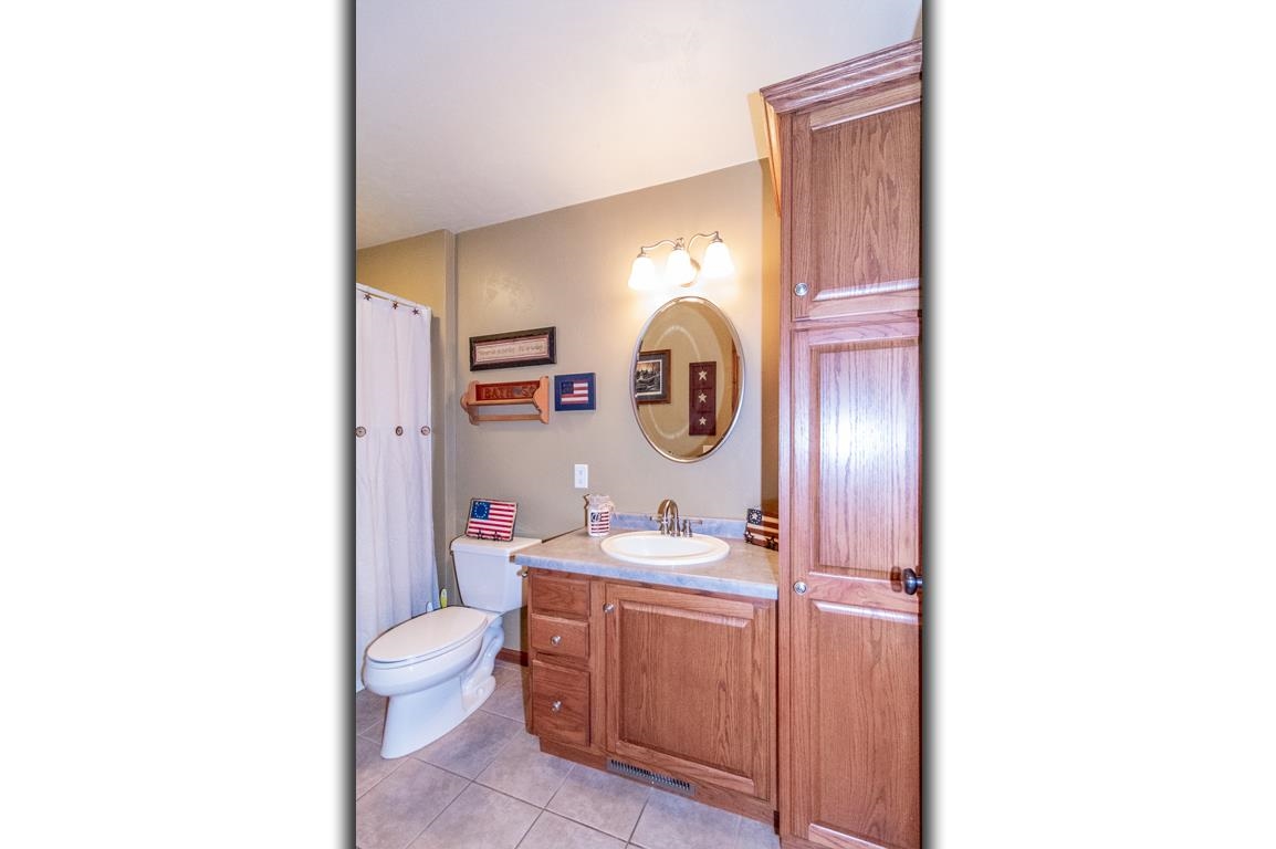 New London, Wisconsin, 54961-8857, United States, 4 Bedrooms Bedrooms, ,4 BathroomsBathrooms,Residential,For Sale,2001494