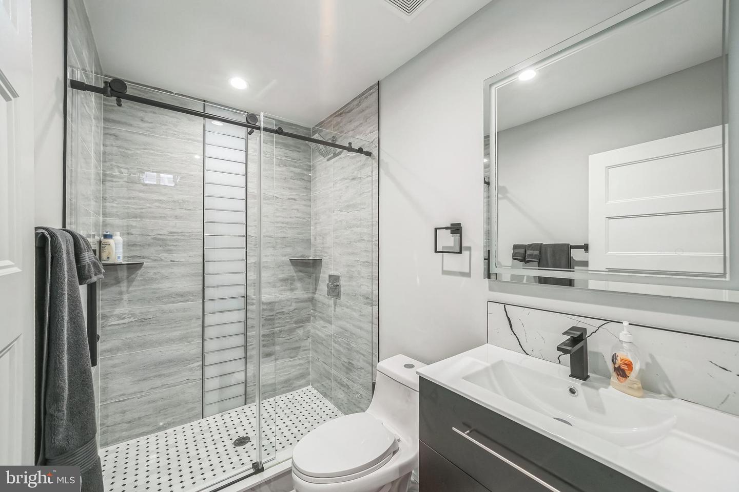 Philadelphia, Pennsylvania, 19146, United States, 4 Bedrooms Bedrooms, ,5 BathroomsBathrooms,Residential,For Sale,1751274