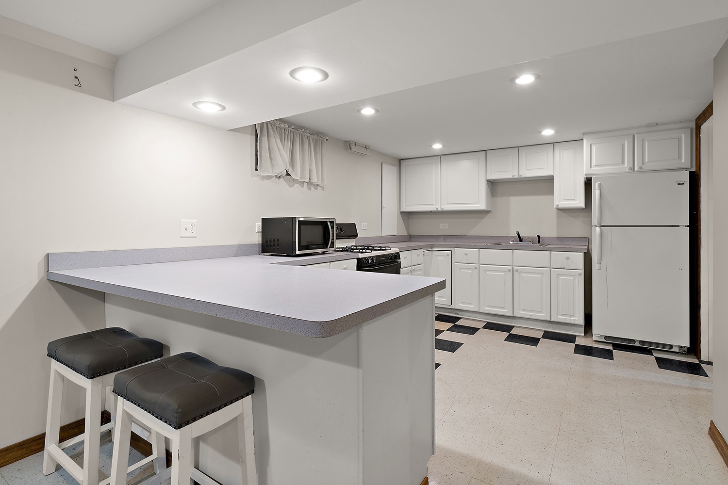 Des Plaines, Illinois, 60016, United States, 3 Bedrooms Bedrooms, ,3 BathroomsBathrooms,Residential,For Sale,2003071