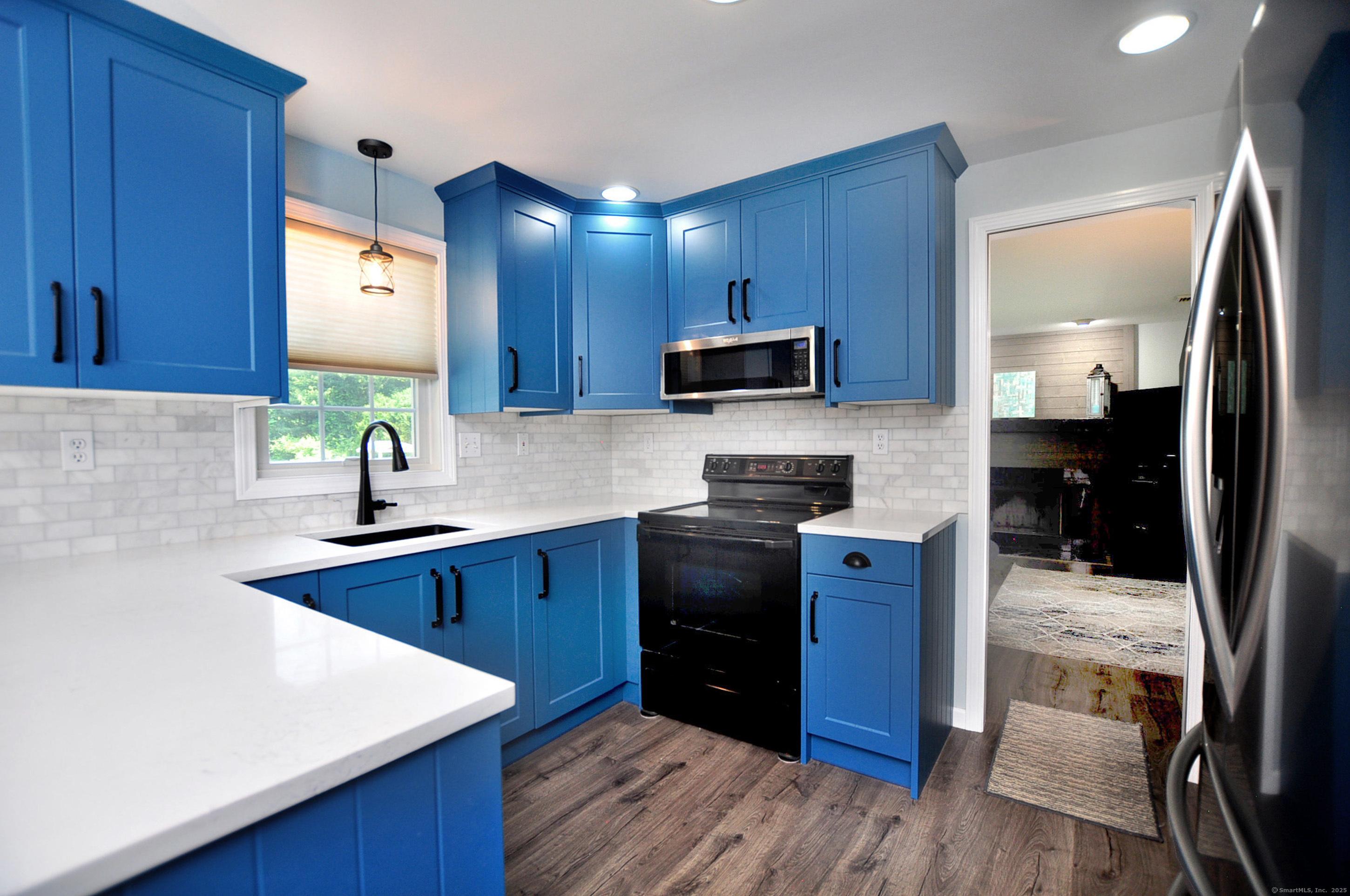 Southington, Connecticut, 06479, United States, 3 Bedrooms Bedrooms, ,4 BathroomsBathrooms,Residential,For Sale,1869273