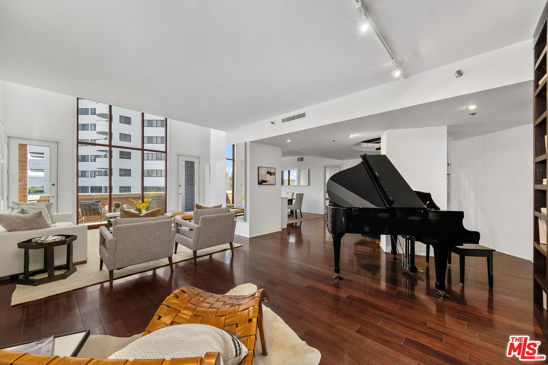 Los Angeles, California, 90024, United States, 2 Bedrooms Bedrooms, ,2 BathroomsBathrooms,Residential,For Sale,1917928