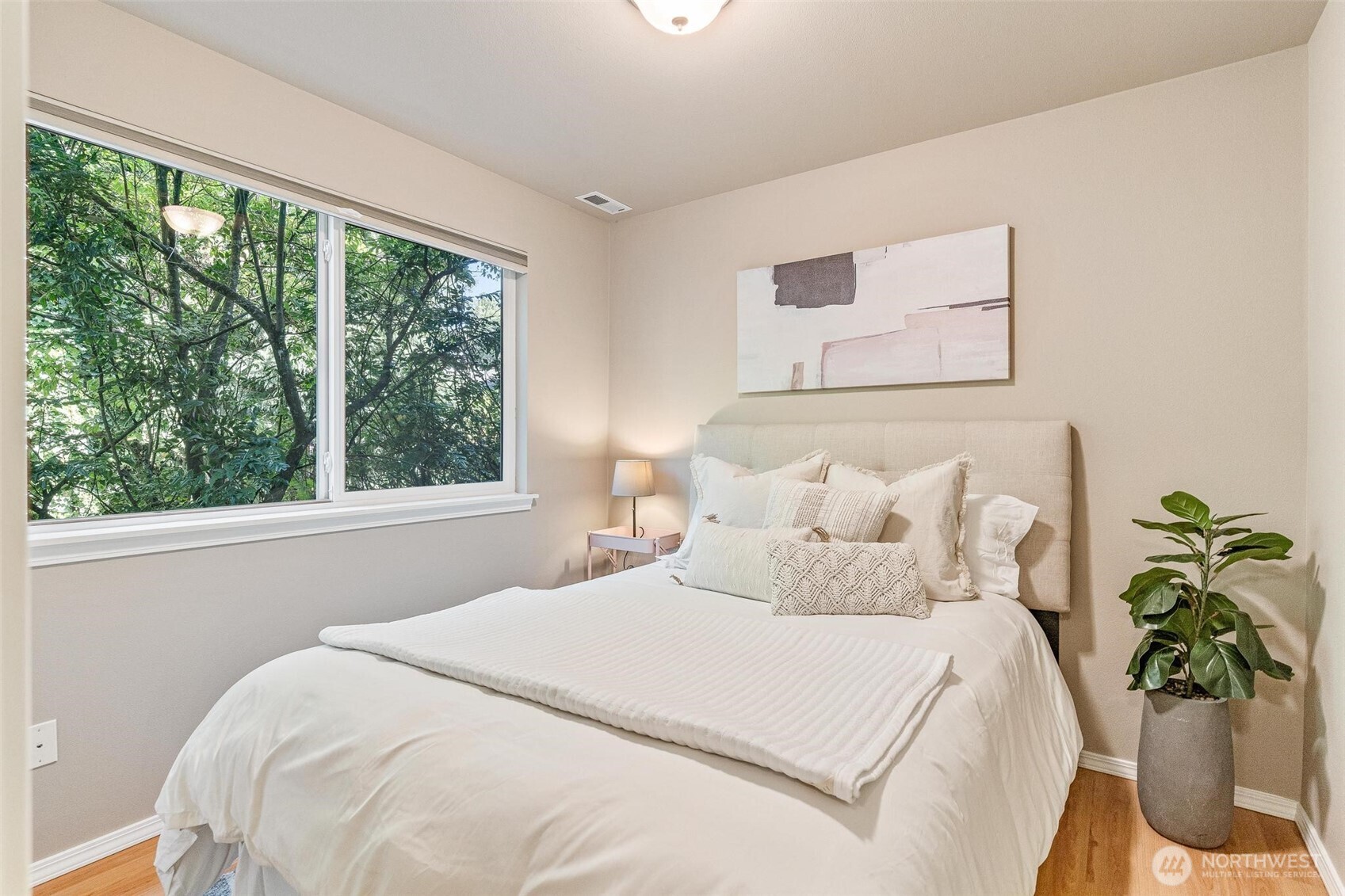 Kenmore, Washington, 98028, United States, 3 Bedrooms Bedrooms, ,2 BathroomsBathrooms,Residential,For Sale,1974587