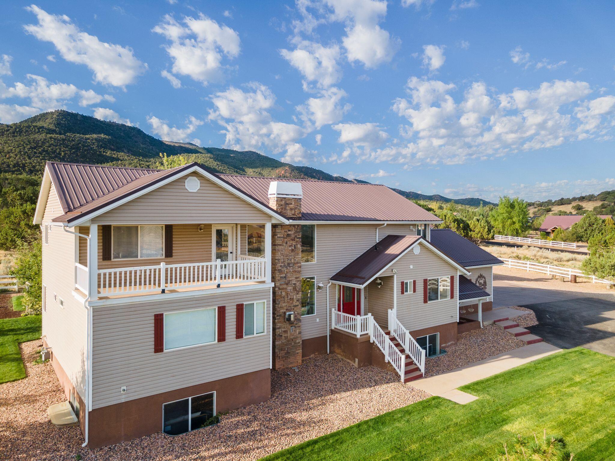 Parowan, Utah, 84761, United States, 6 Bedrooms Bedrooms, ,5 BathroomsBathrooms,Residential,For Sale,1995430