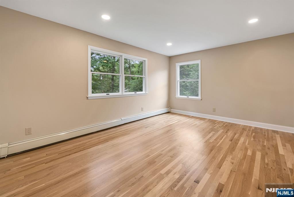 Wyckoff, New Jersey, 07481, United States, 5 Bedrooms Bedrooms, ,5 BathroomsBathrooms,Residential,For Sale,1951013