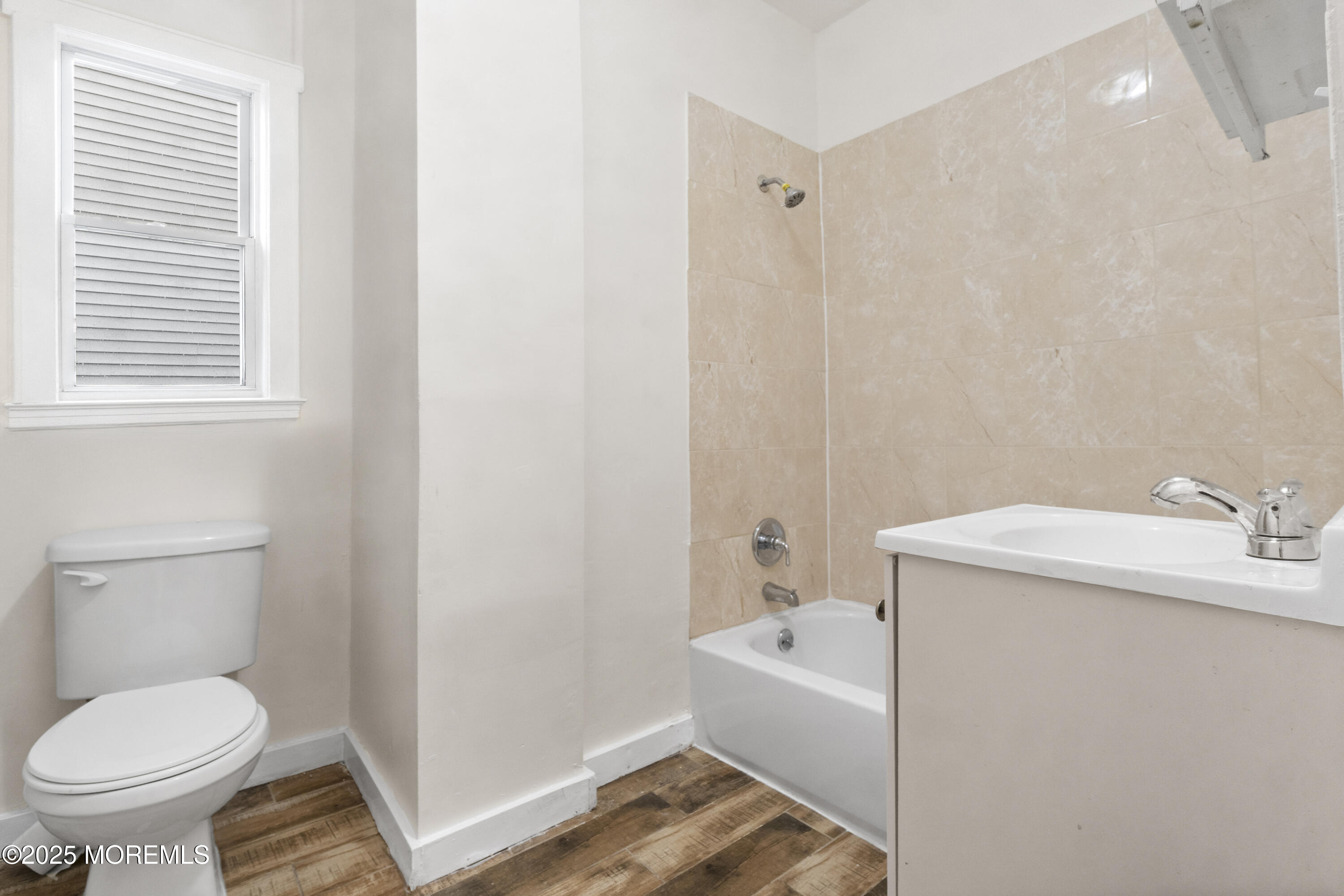 Newark, New Jersey, 07112, United States, 5 Bedrooms Bedrooms, ,2 BathroomsBathrooms,Residential,For Sale,1985719