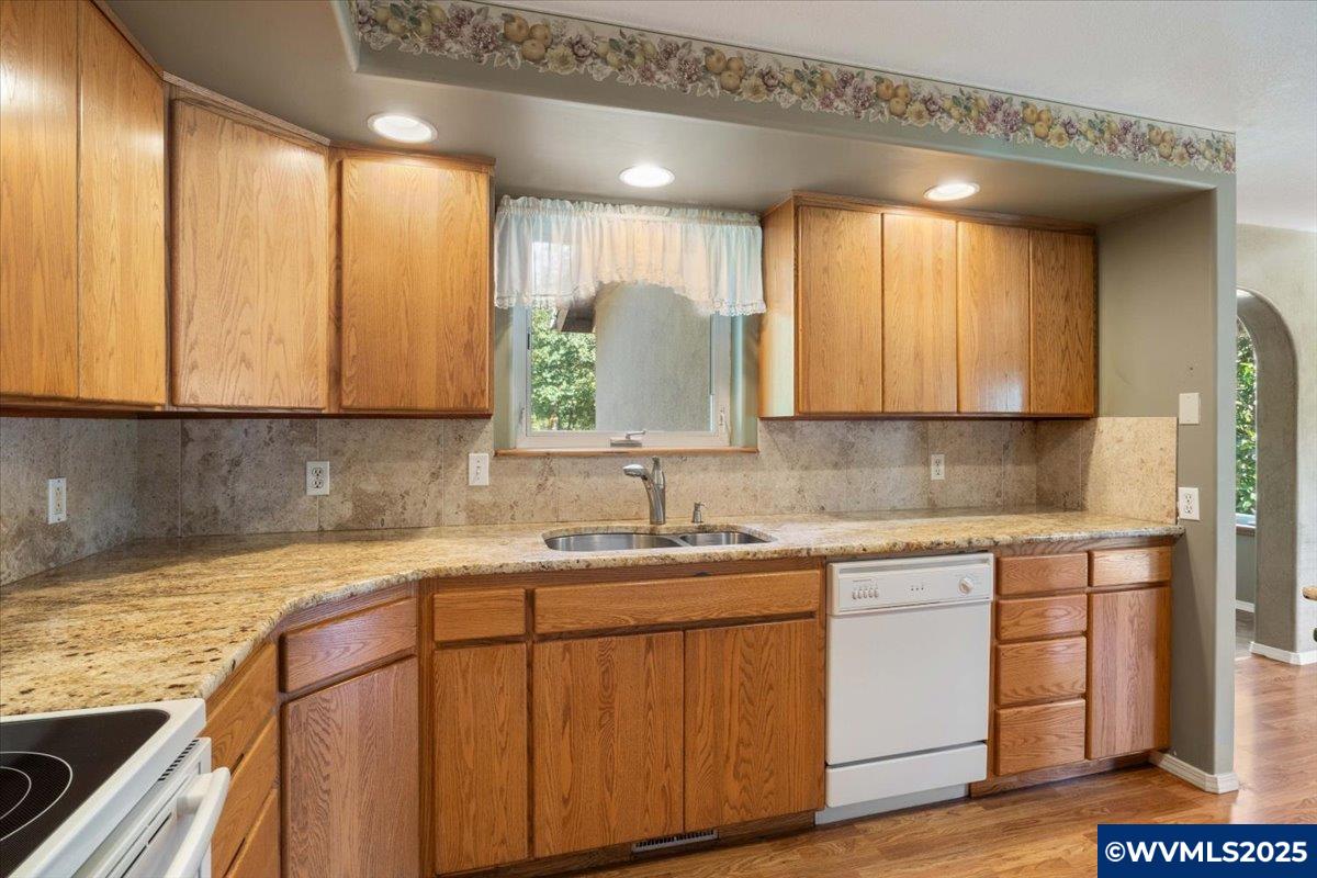 Lebanon, Oregon, 97355, United States, 3 Bedrooms Bedrooms, ,2 BathroomsBathrooms,Residential,For Sale,1991965