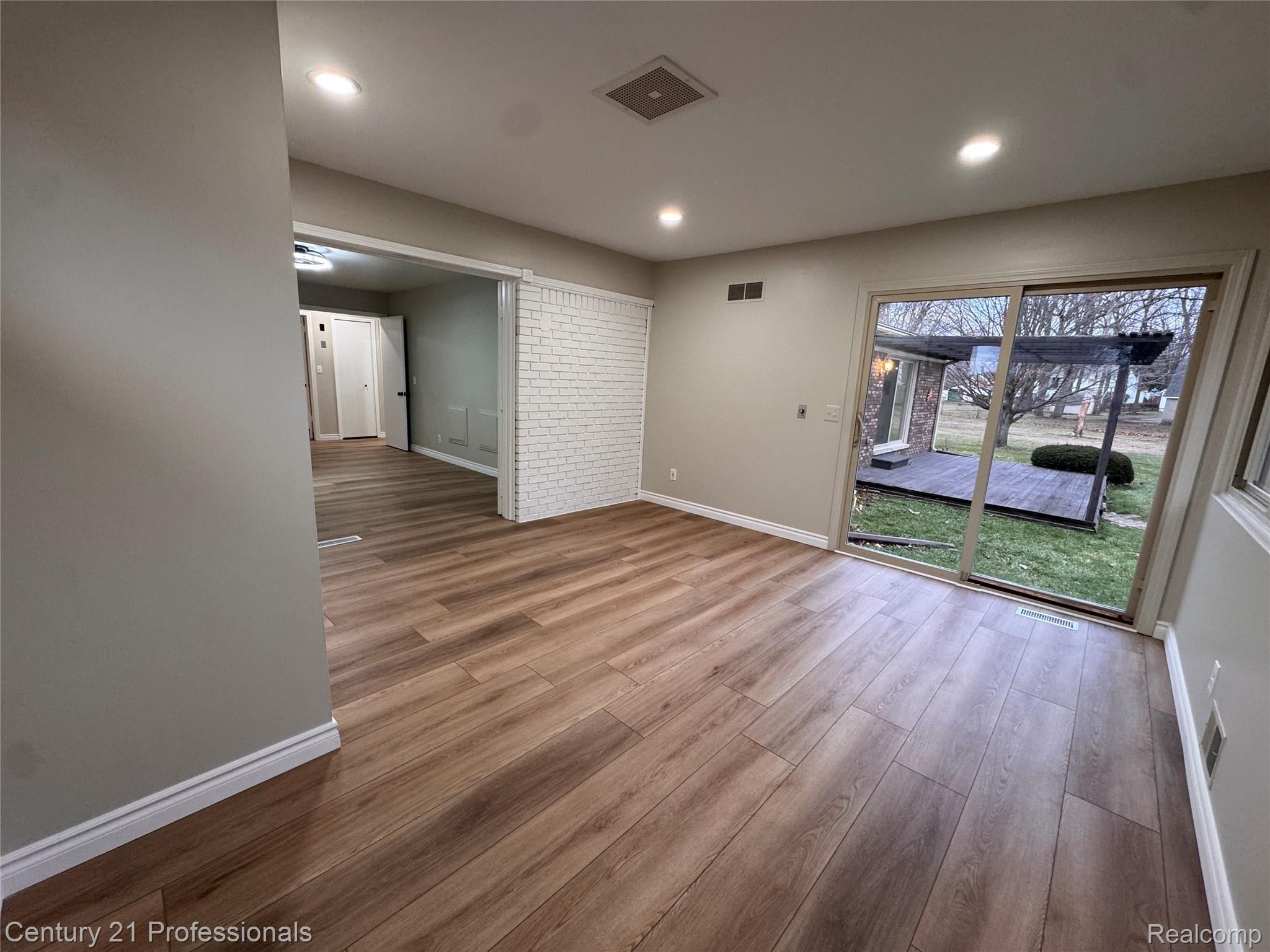 Troy, Michigan, 48085, United States, 4 Bedrooms Bedrooms, ,3 BathroomsBathrooms,Residential,For Sale,2009052