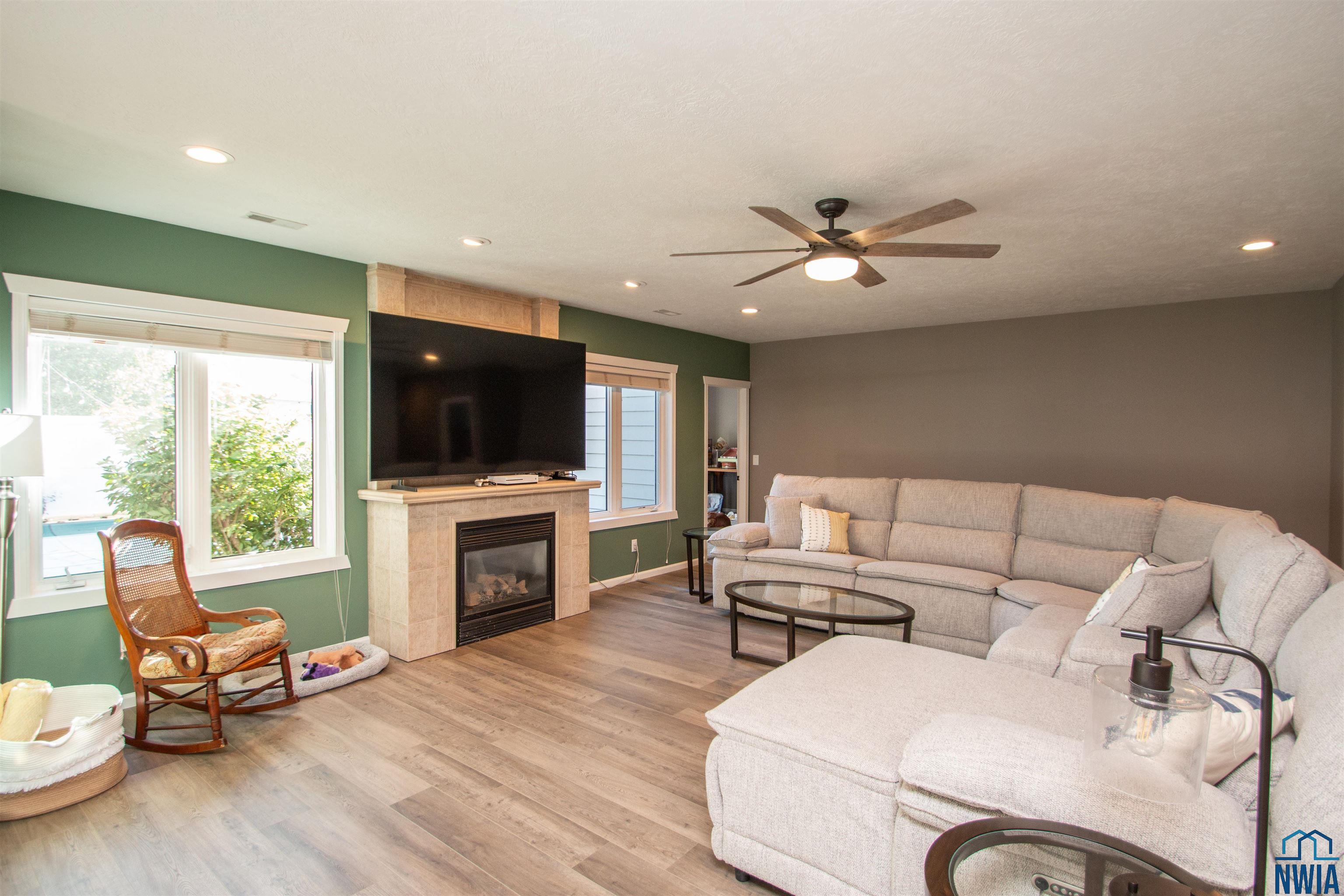 Sioux City, Iowa, 51106, United States, 5 Bedrooms Bedrooms, ,7 BathroomsBathrooms,Residential,For Sale,1976174