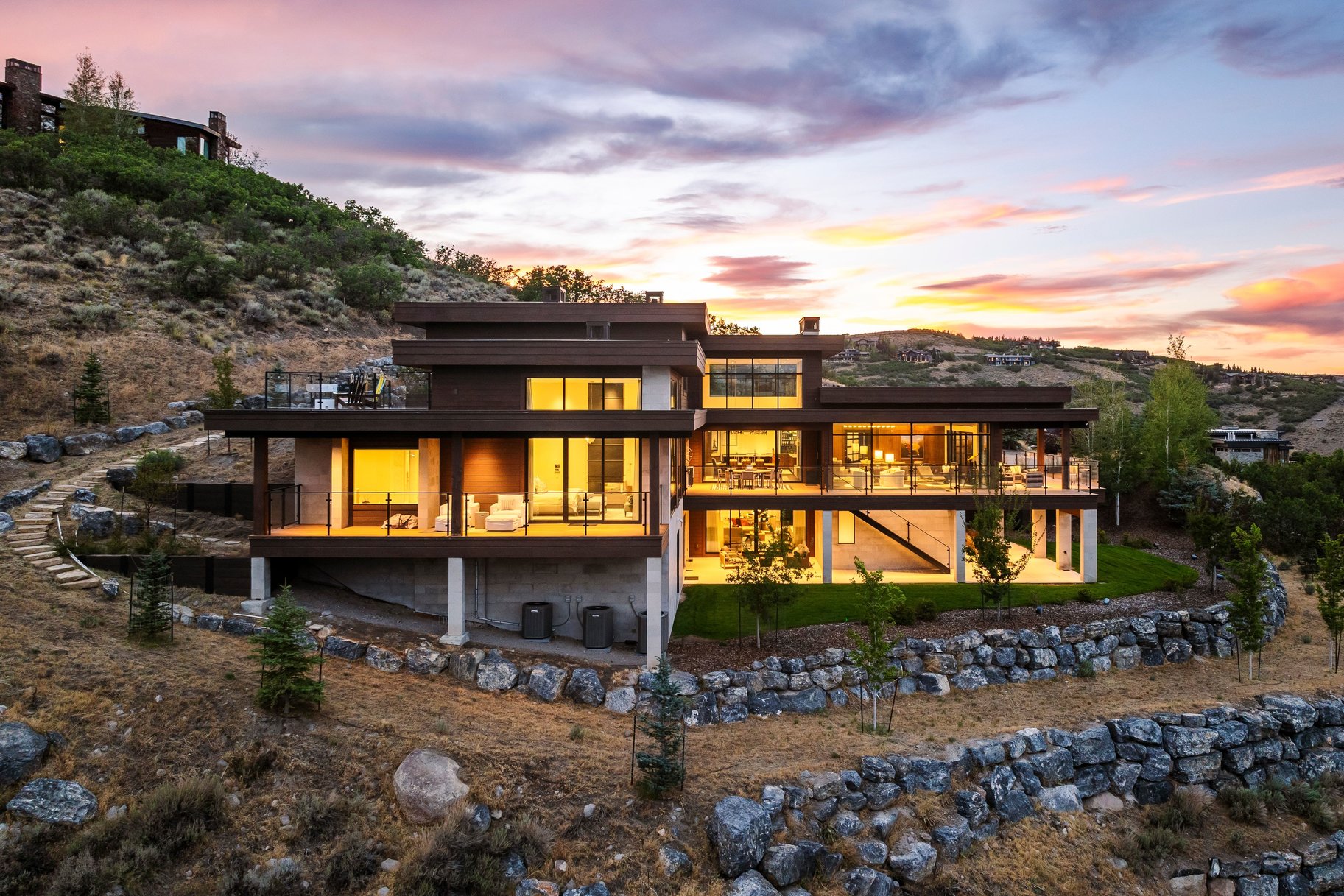  Promontory