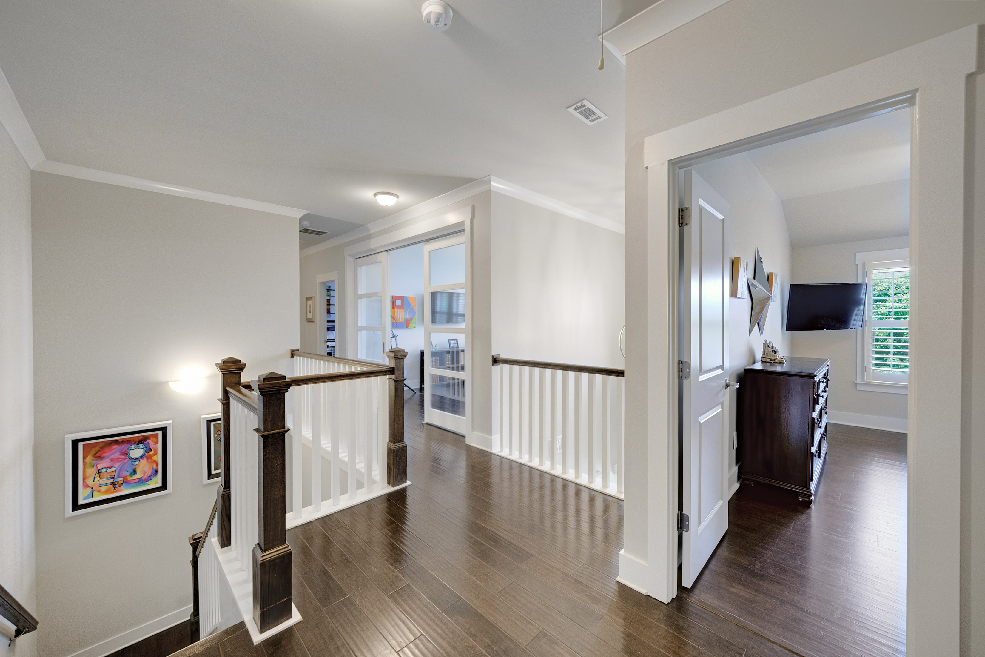  Cul-de-sac Home Combines Refined Modern Living and Everyday Comfort - 物件實景
