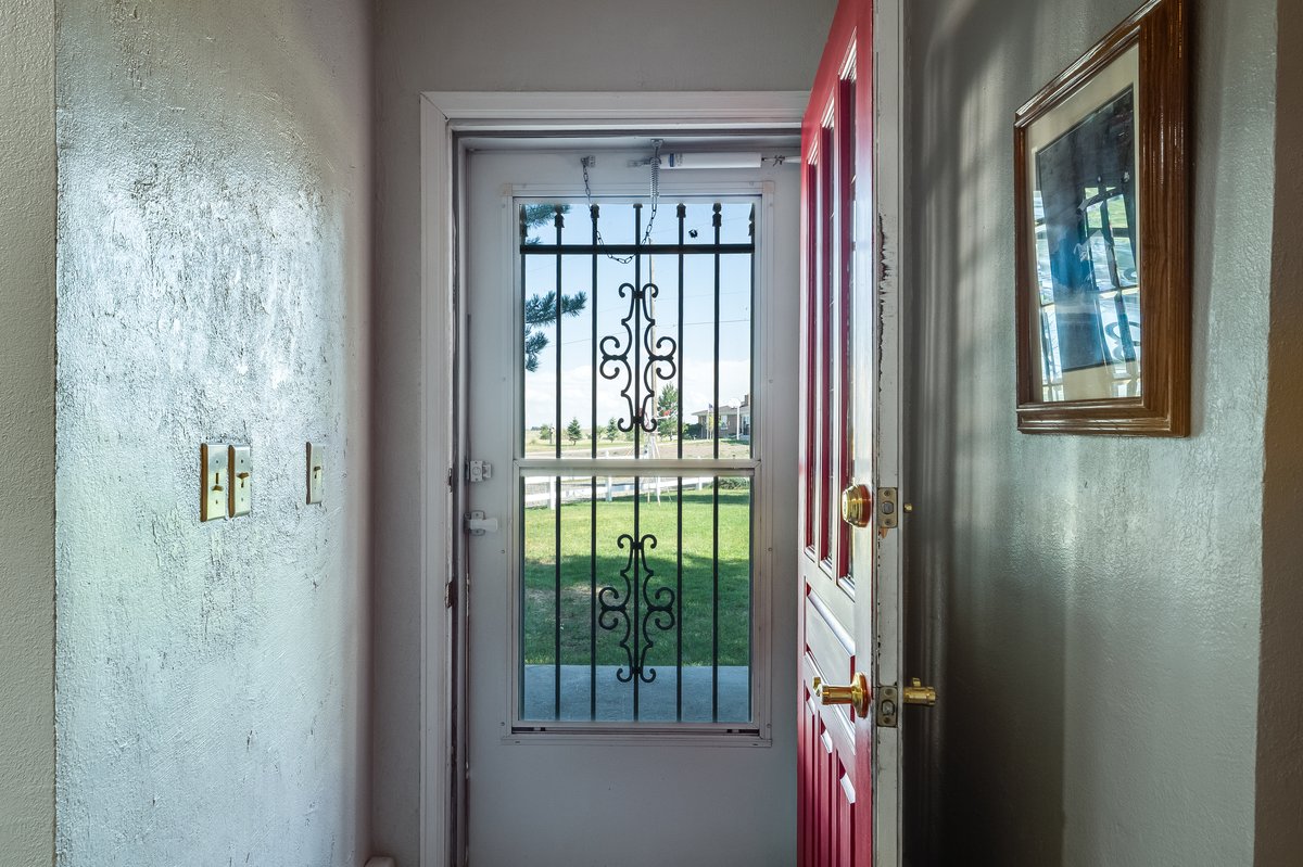 Cheyenne, Wyoming, 82009, United States, 3 Bedrooms Bedrooms, ,2 BathroomsBathrooms,Residential,For Sale,1976817