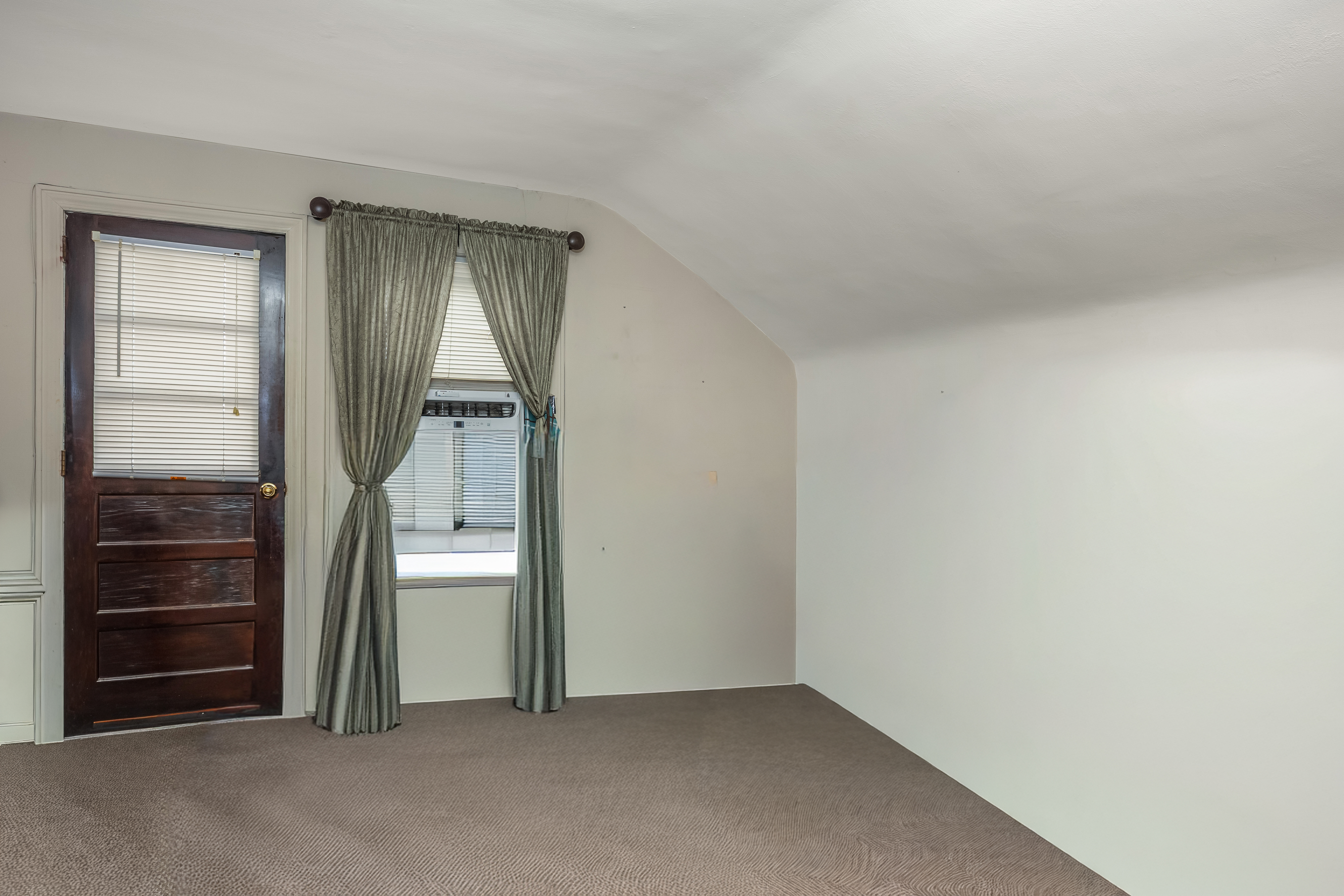 West Babylon, New York, 11704, United States, 5 Bedrooms Bedrooms, ,3 BathroomsBathrooms,Residential,For Sale,2048080