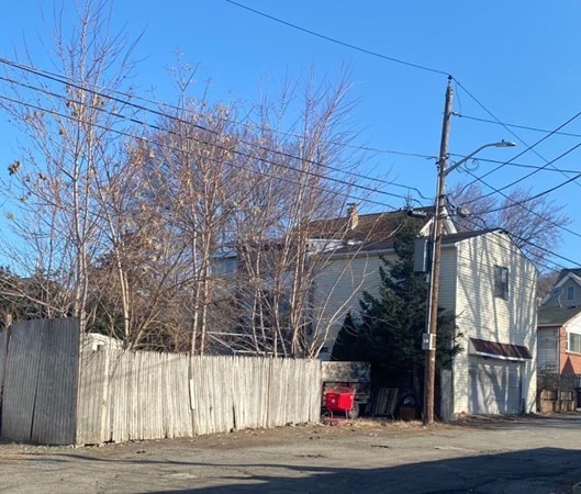 Revere, Massachusetts, 02151, United States, 5 Bedrooms Bedrooms, ,4 BathroomsBathrooms,Residential,For Sale,1931535