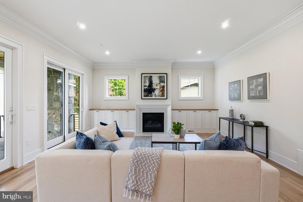 Chevy Chase, Maryland, 20815, United States, 6 Bedrooms Bedrooms, ,7 BathroomsBathrooms,Residential,For Sale,1976530