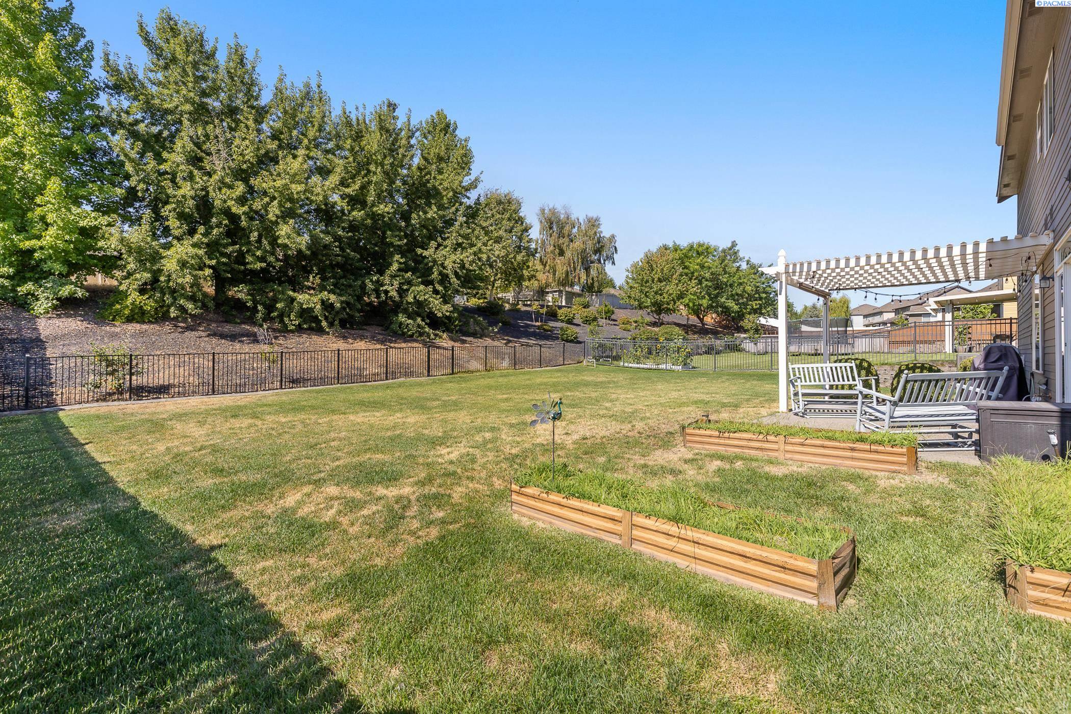 Richland, Washington, 99354, United States, 5 Bedrooms Bedrooms, ,2 BathroomsBathrooms,Residential,For Sale,1925310