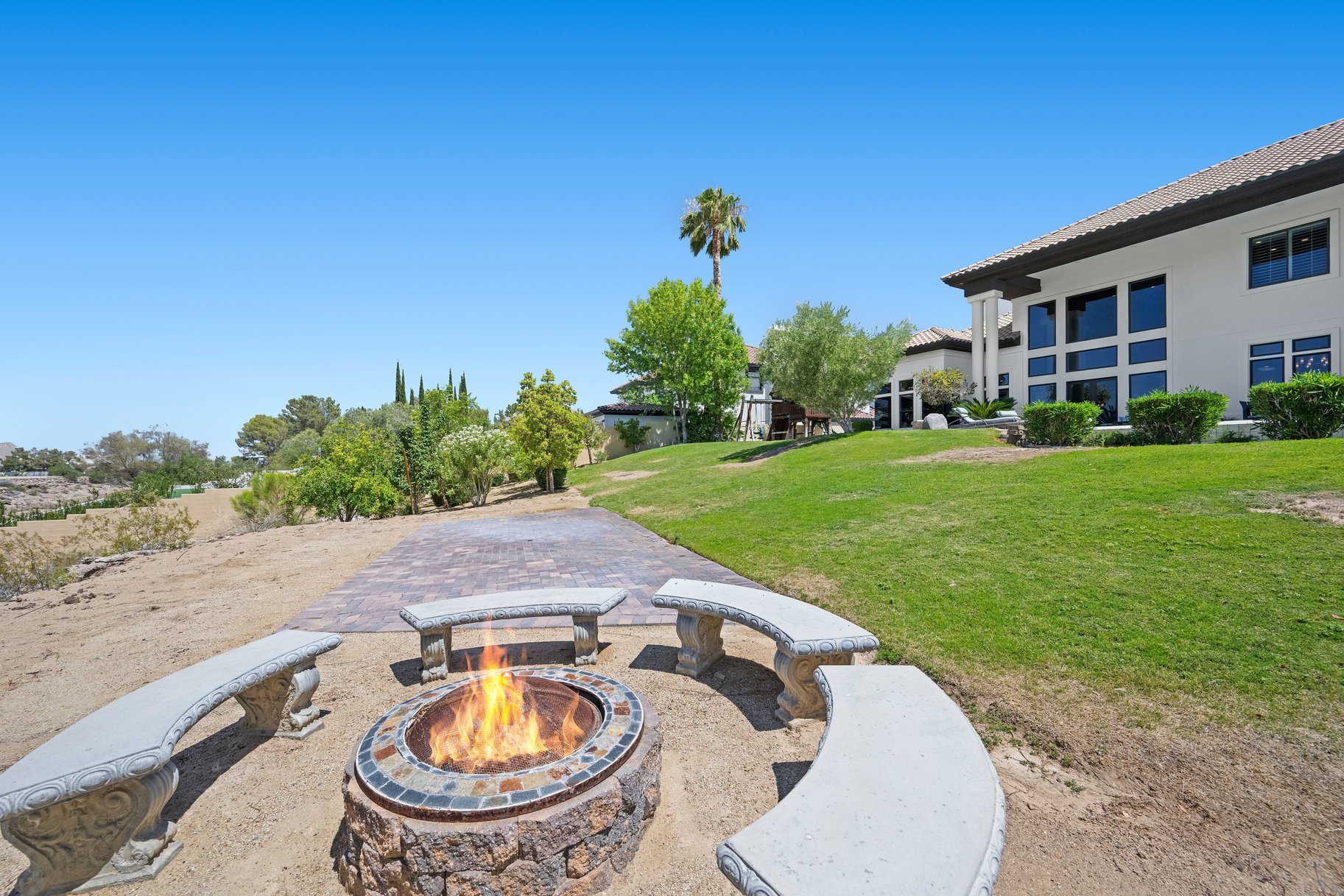  Grand Queensridge Estate on Nearly an Acre with Private Resort-Style Grounds - 物件實景