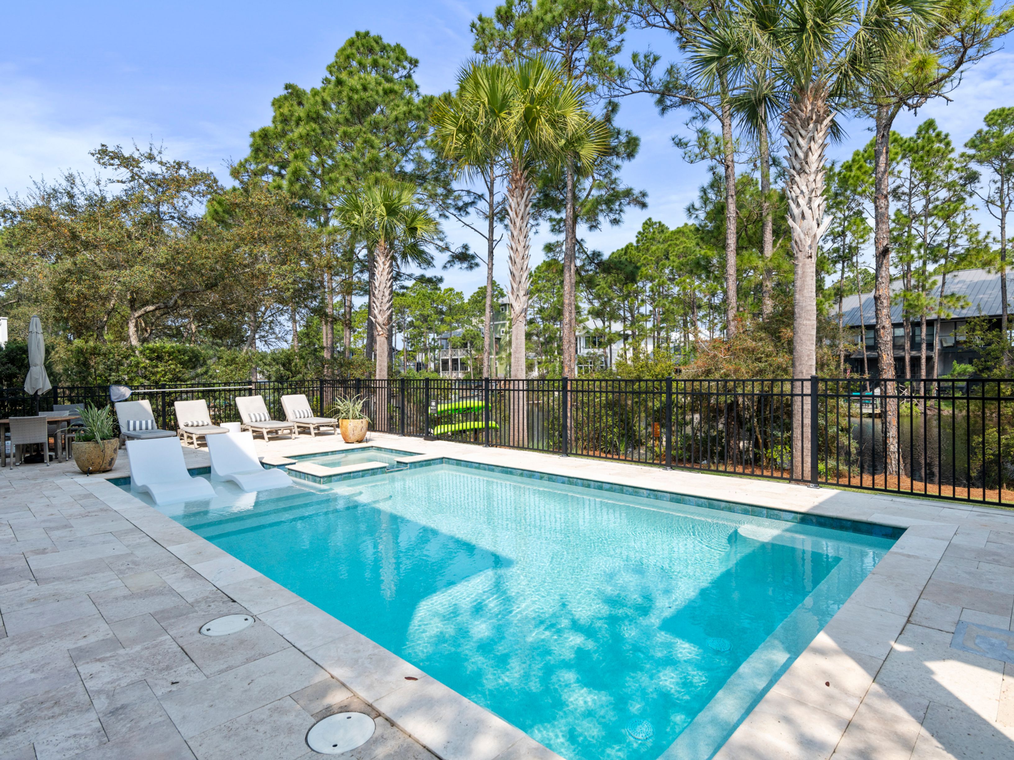  Lakefront Beach Retreat With Pool, Dock And Elevator - 物件實景