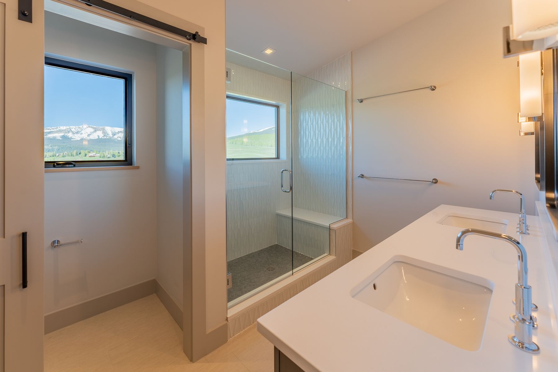  This Exceptional Mountain Residence Enjoys Sweeping, Unobstructed Views - 物件實景