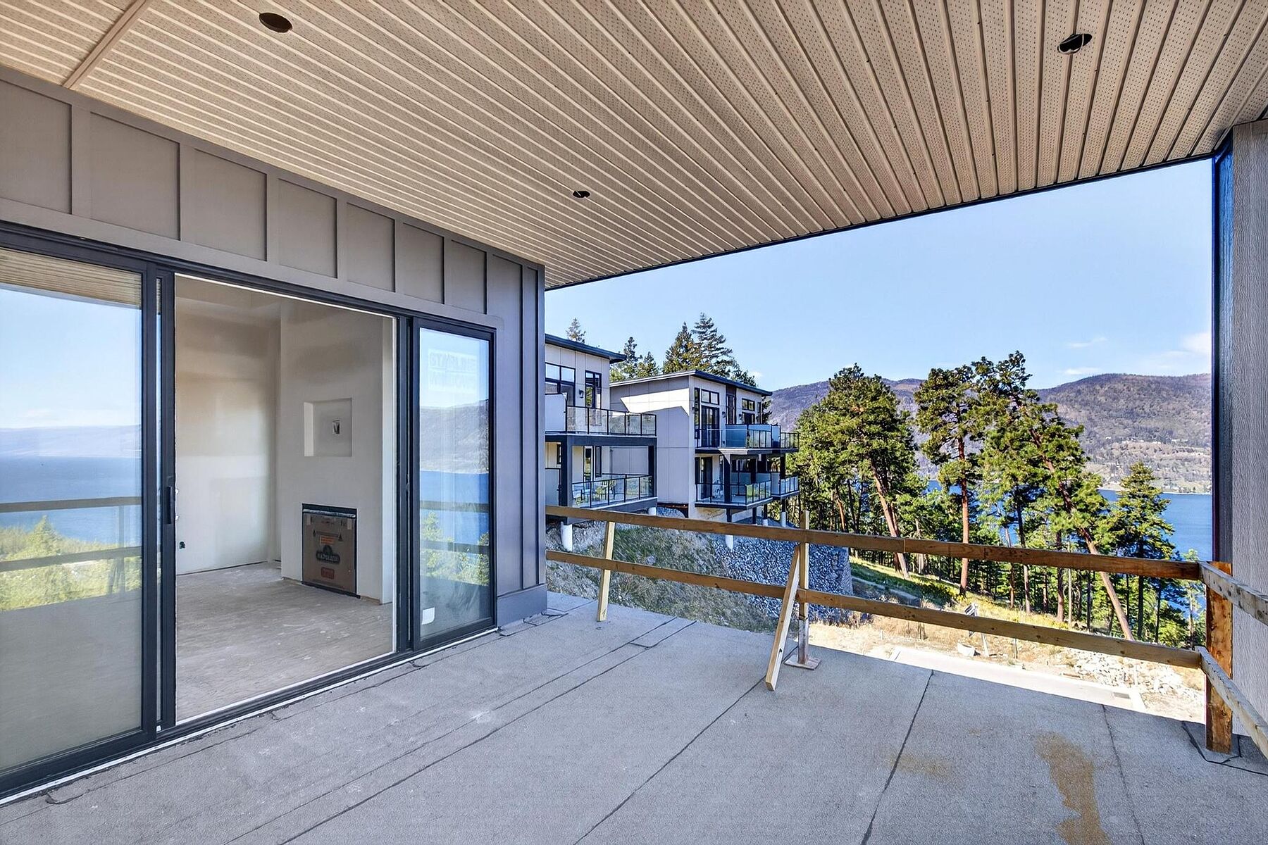  Coveted Waterfront Living - 物件實景