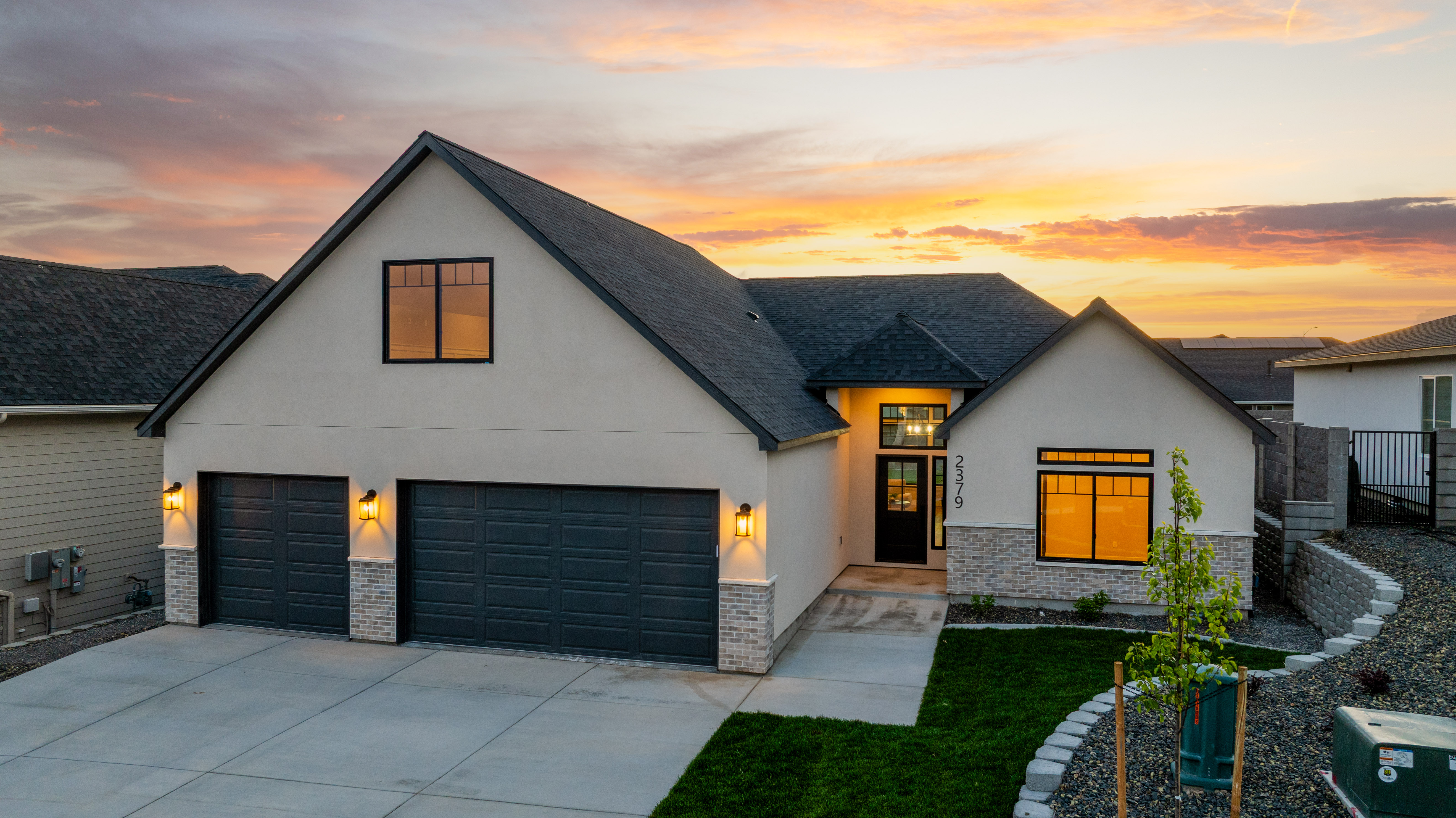  Brand new rambler with bonus room/ South Richland - 物件實景