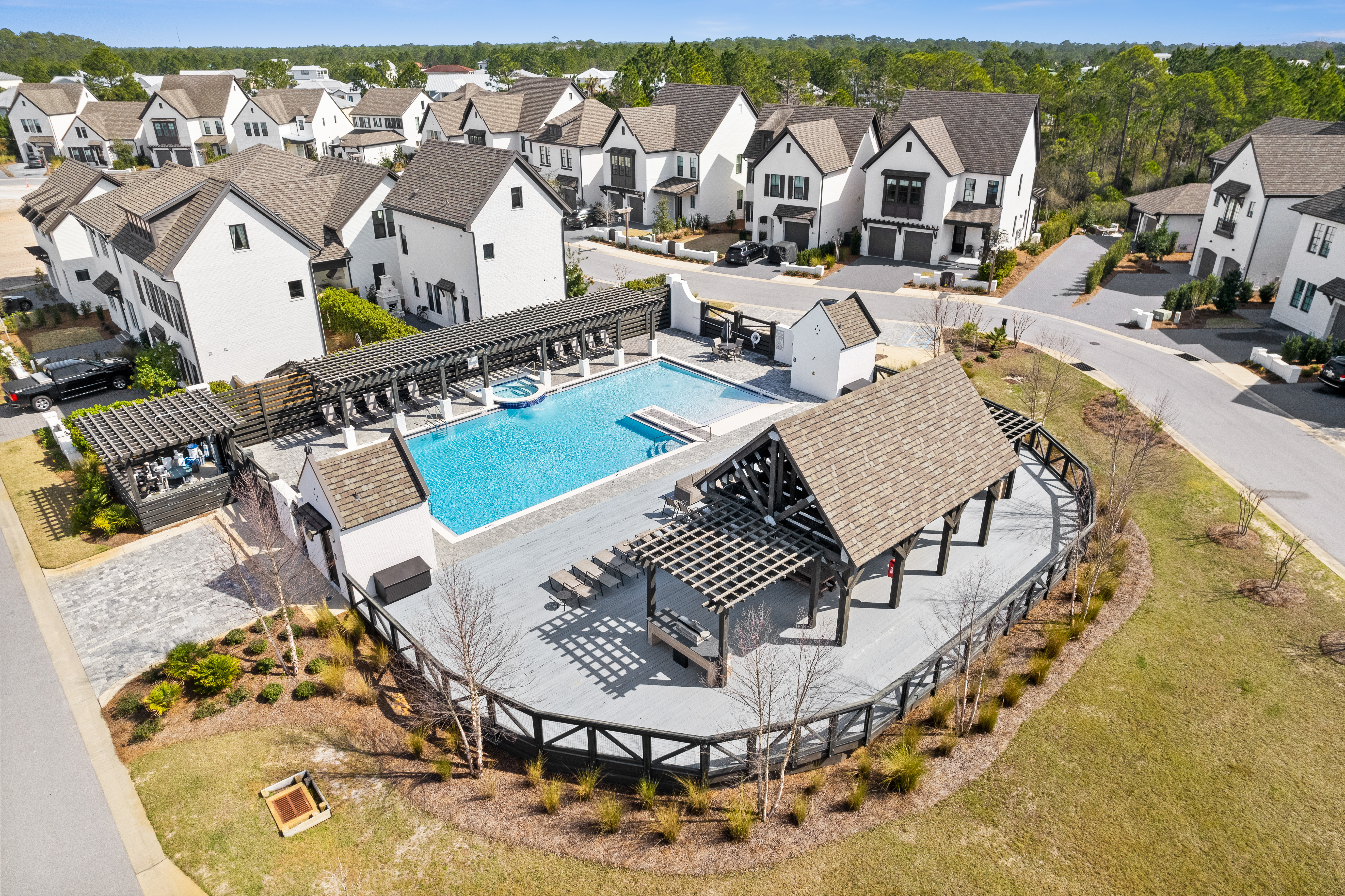  Multi-Level Refined Coastal Home In Gated Community Near Beach Access - 物件實景