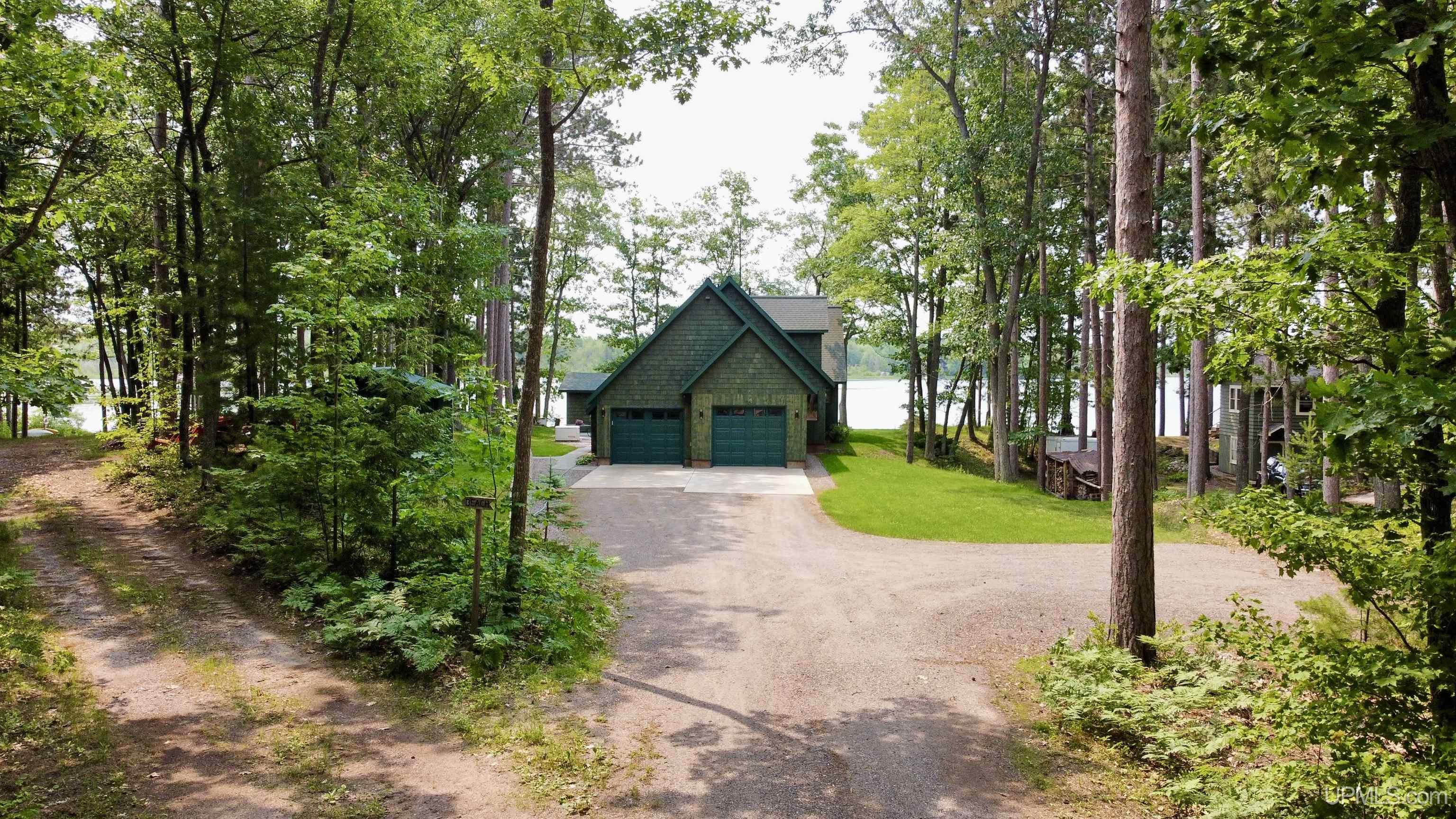 Marquette, Michigan, 49855, United States, 2 Bedrooms Bedrooms, ,4 BathroomsBathrooms,Residential,For Sale,1892873
