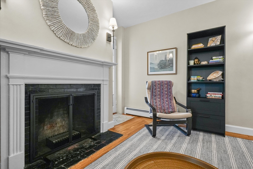 Marblehead, Massachusetts, 01945, United States, 2 Bedrooms Bedrooms, ,1 BathroomBathrooms,Residential,For Sale,1975019