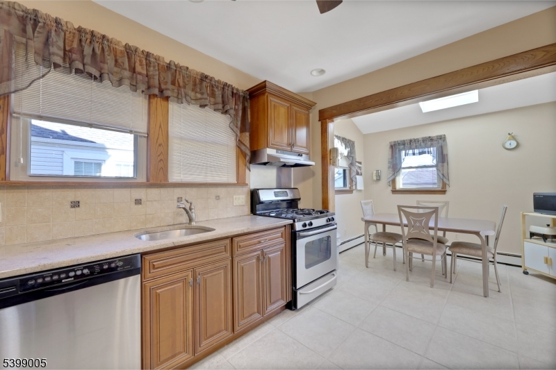 Totowa Boro, New Jersey, 07512, United States, 3 Bedrooms Bedrooms, ,1 BathroomBathrooms,Residential,For Sale,1999584