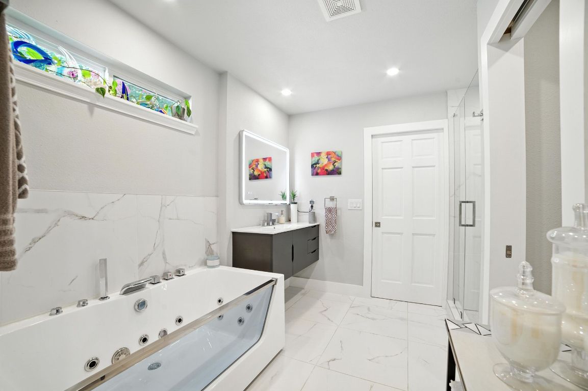 Austin, Texas, 78702, United States, 3 Bedrooms Bedrooms, ,2 BathroomsBathrooms,Residential,For Sale,1906696