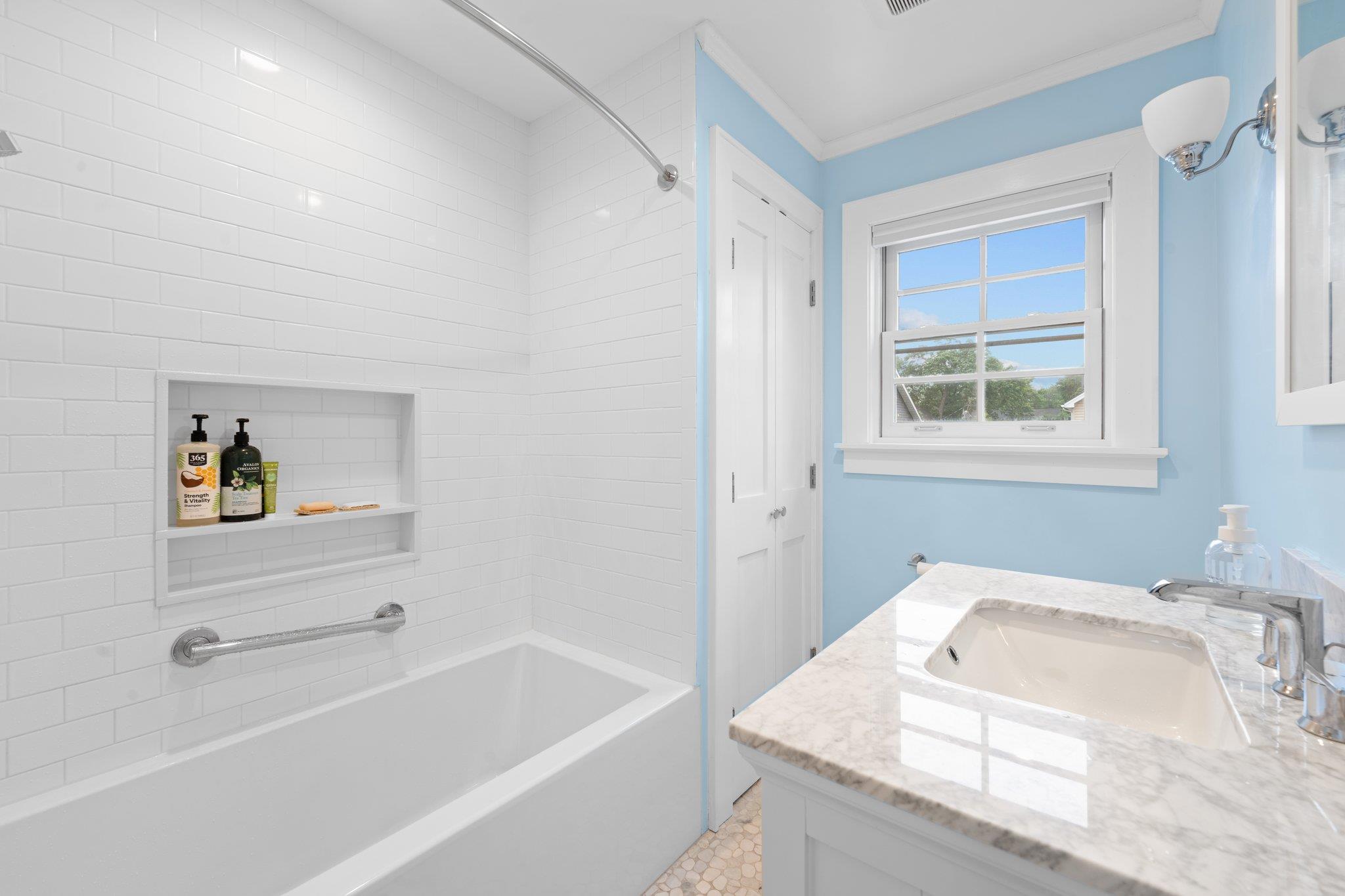 Rockville Centre, New York, 11570, United States, 4 Bedrooms Bedrooms, ,2 BathroomsBathrooms,Residential,For Sale,1928749