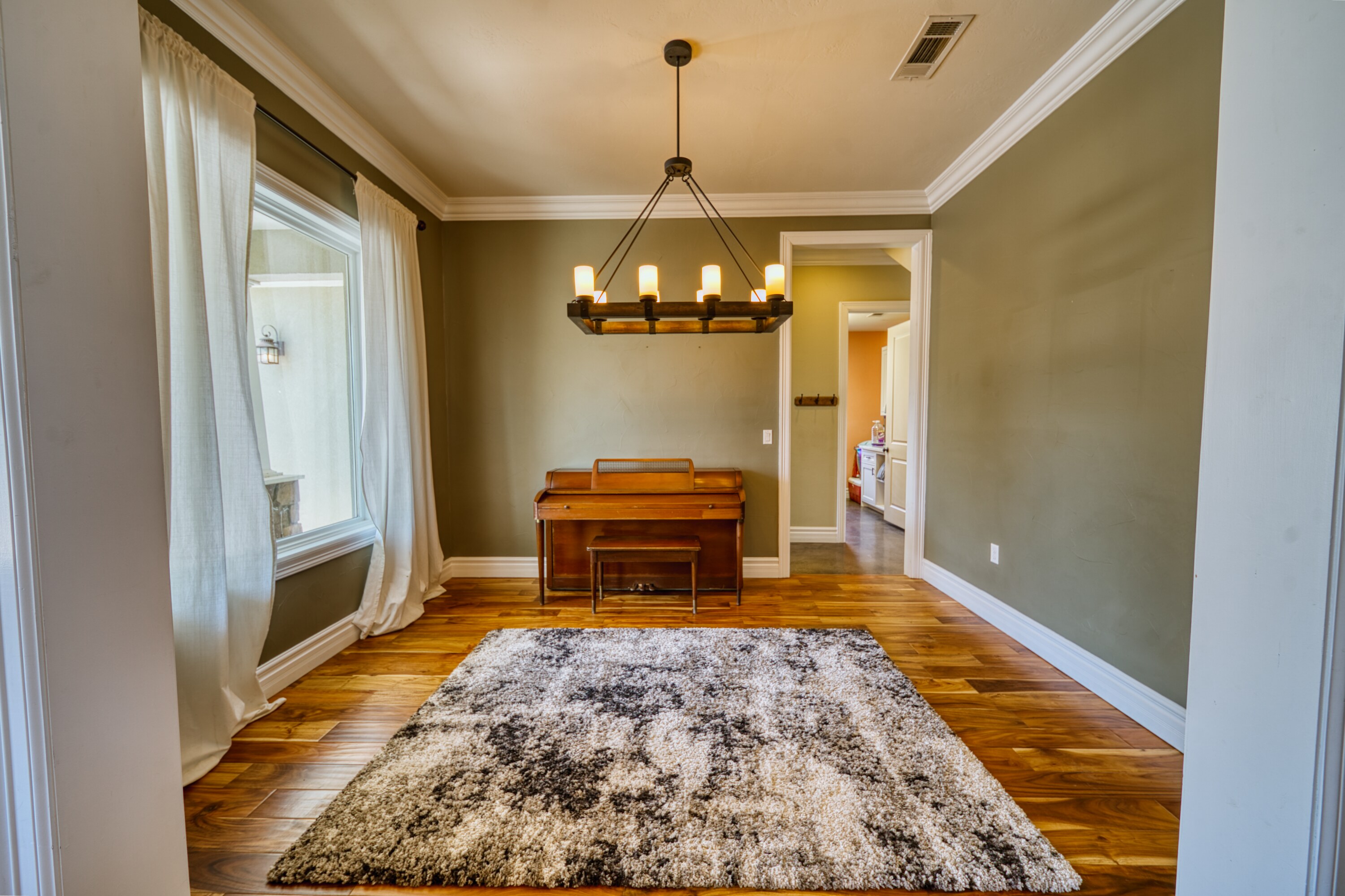 Carlsbad, New Mexico, 88220, United States, 5 Bedrooms Bedrooms, ,4 BathroomsBathrooms,Residential,For Sale,1974334