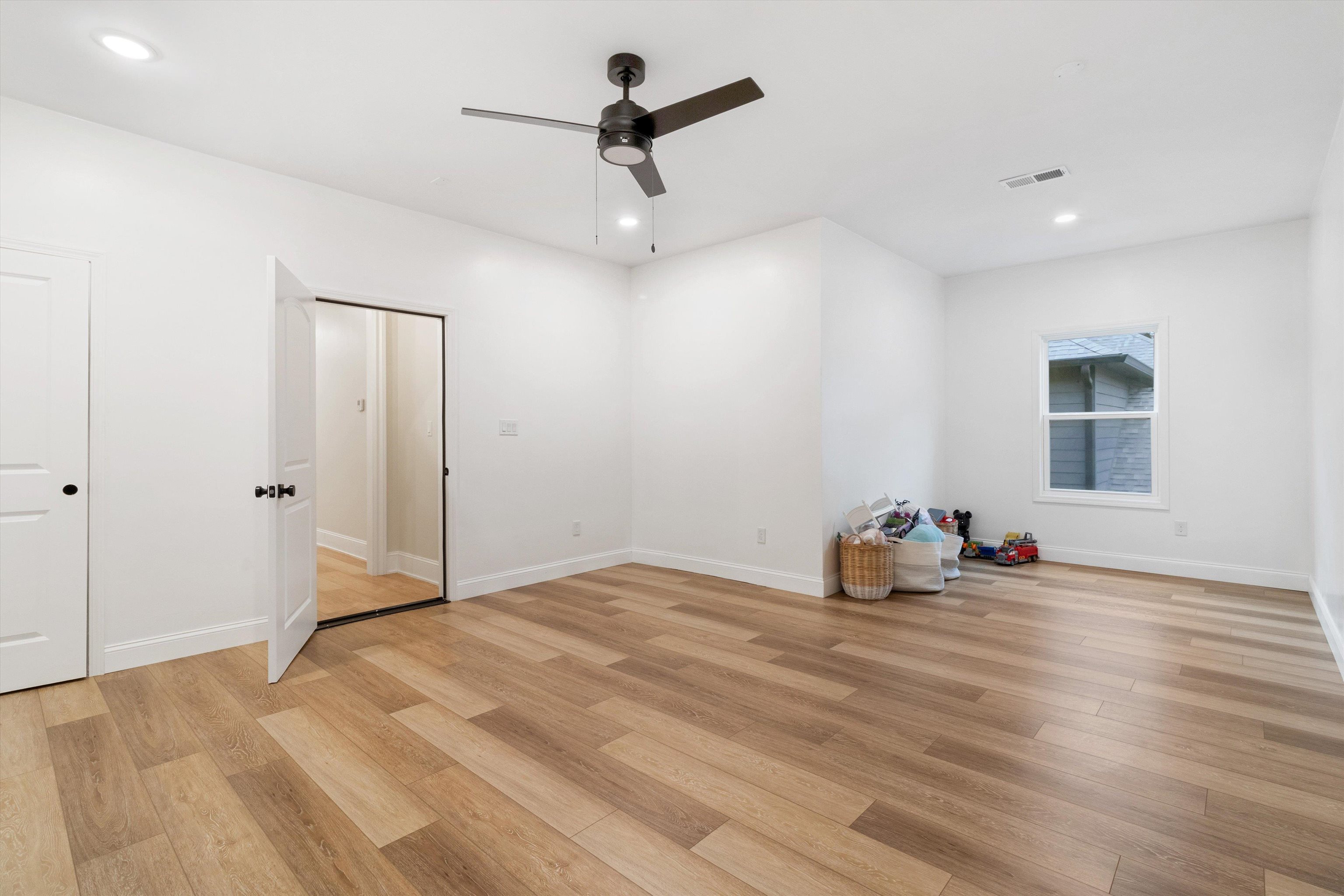 Jackson, Tennessee, 38301-5272, United States, 3 Bedrooms Bedrooms, ,3 BathroomsBathrooms,Residential,For Sale,2003469